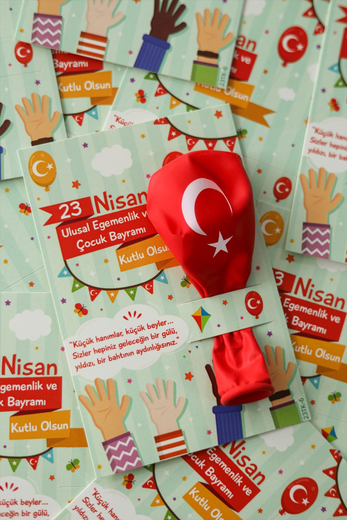 10 Adet Balon Hediyeli 23 Nisan Tebrik Kartı 10lu Set – Sınıf Hediyelik Türk Bayraklı Balon