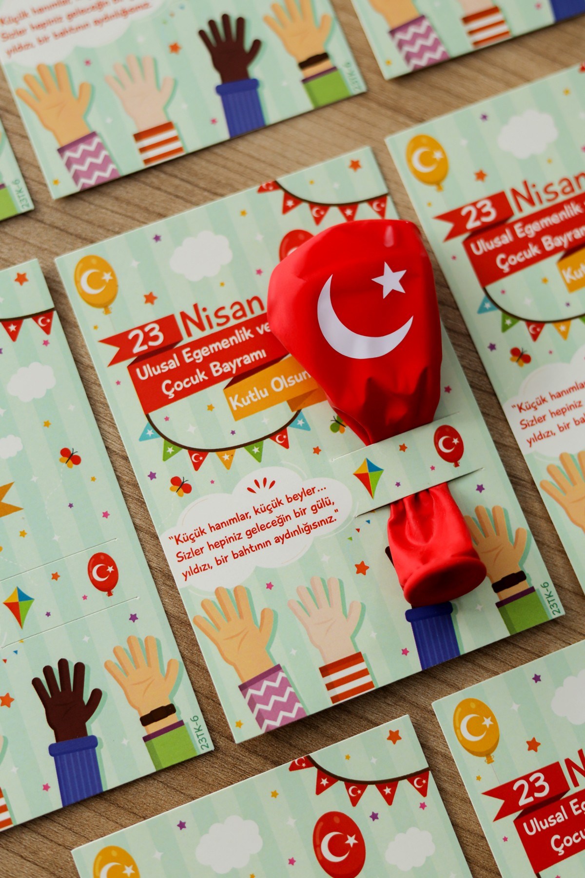 10 Adet Balon Hediyeli 23 Nisan Tebrik Kartı 10lu Set – Sınıf Hediyelik Türk Bayraklı Balon