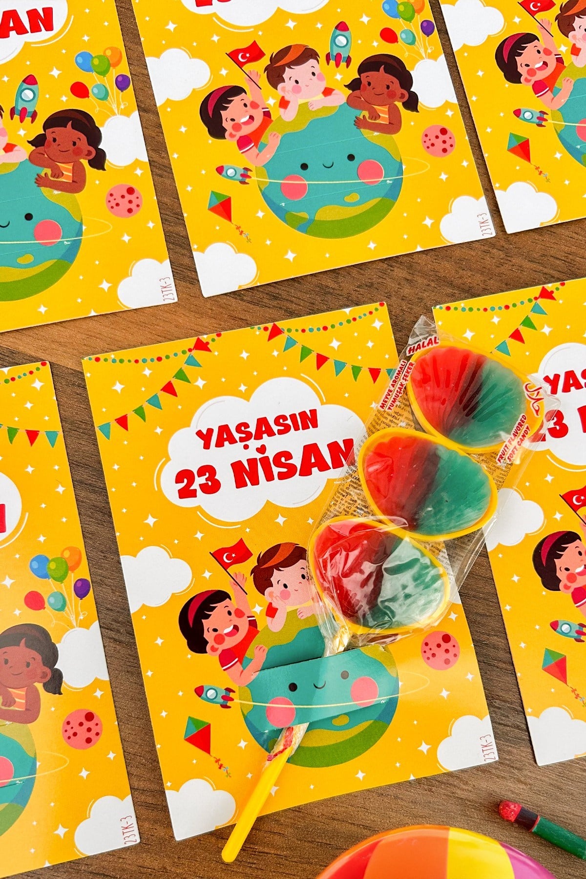 20 Adet 23 Nisan Şeker ve Balon Konulabilen Tebrik Kartı 20li Set – Sınıf Dağıtımlık Hediyelik Kart