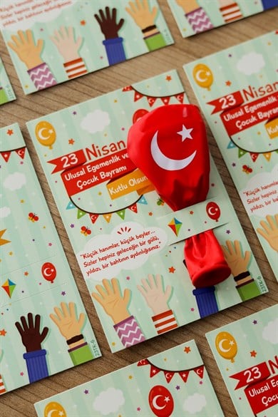 20 Adet Balon Hediyeli 23 Nisan Tebrik Kartı 20li Set – Sınıf Hediyelik Türk Bayraklı Balon