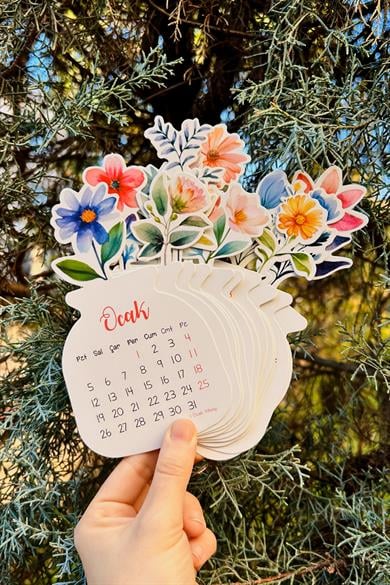 2026 Ahşap Ayaklı Çiçekli Tasarım Mini Özel Tasarım Takvim, 2026 Takvim Özel Desen Özel Kesim Hediye