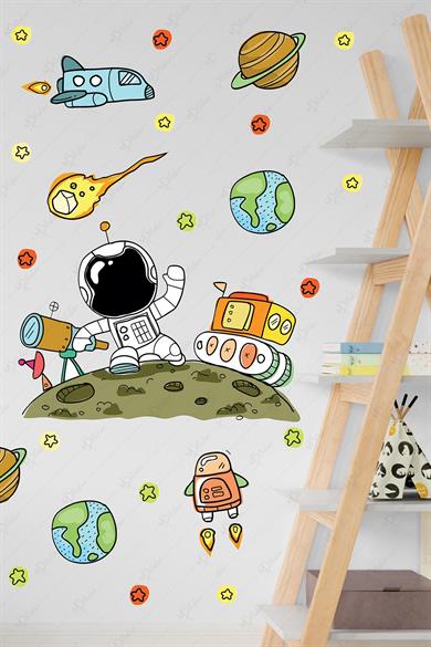 Uzayda Astronot ve Gezegenler Çocuk Bebek Odası Duvar Sticker Seti