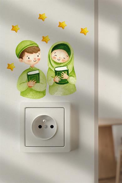 Yeşil Kıyafetli Çocuklar Ramazan Priz Sticker Seti Duvar Cam Sticker Ramazan Süsü