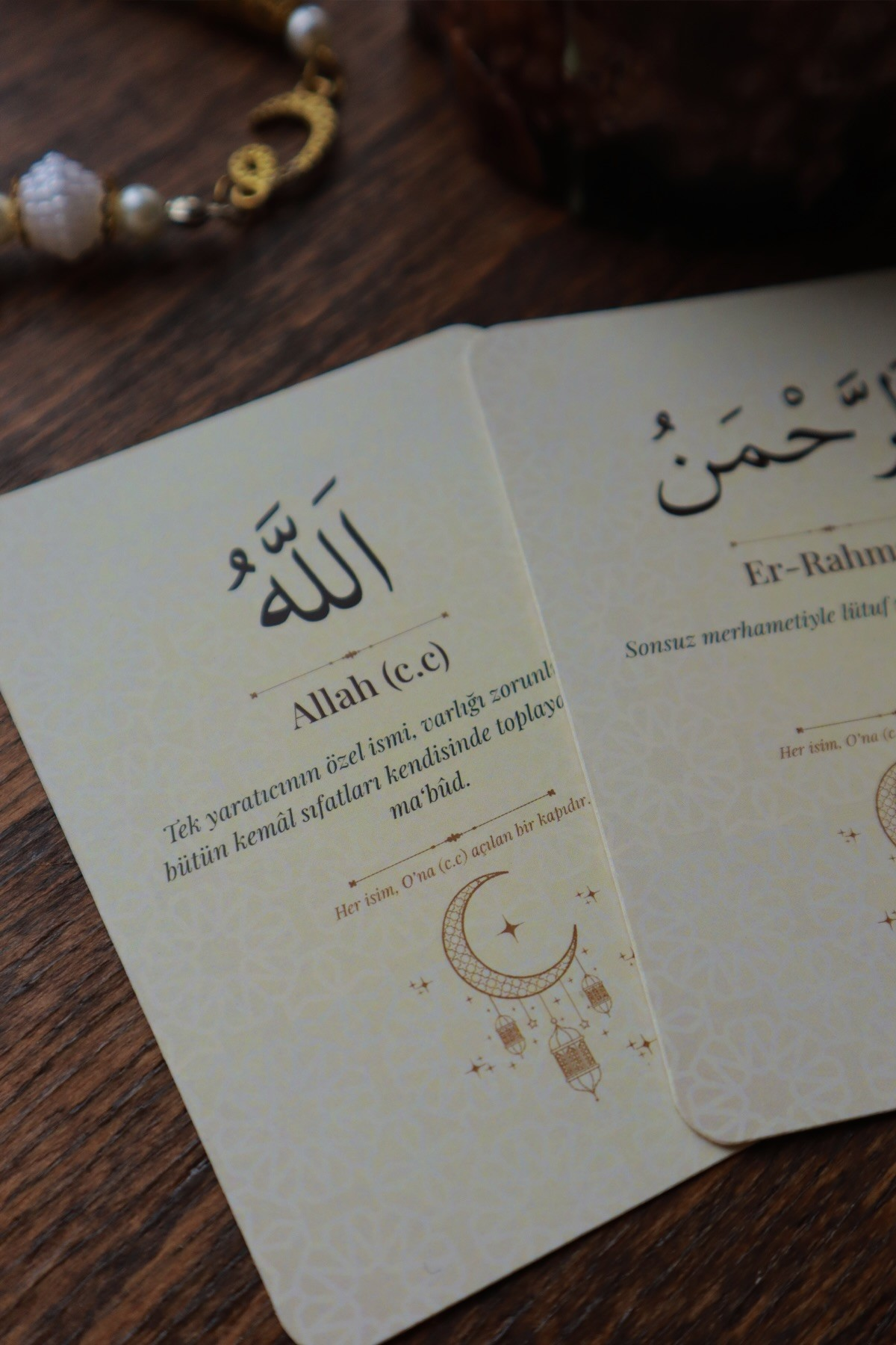 Esma-ül Hüsna Kart Seti – Allah’ın (c.c) 99 İsmi | Anlamlı ve Şık Tasarım Kartlar, Zengin içerik