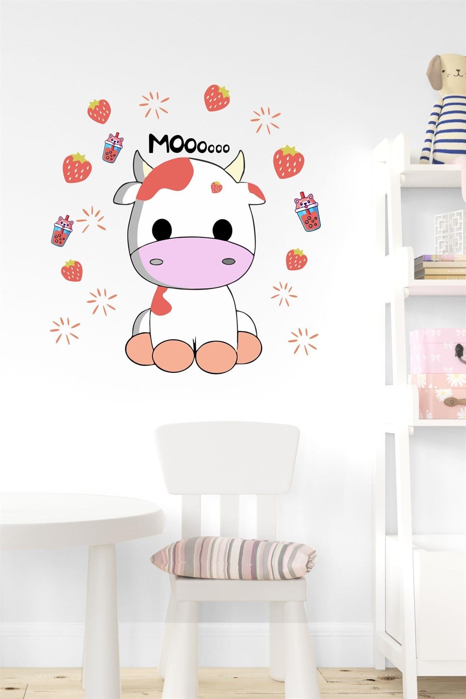 Sevimli İnek ve Çilekler Çocuk Bebek Odası Sticker