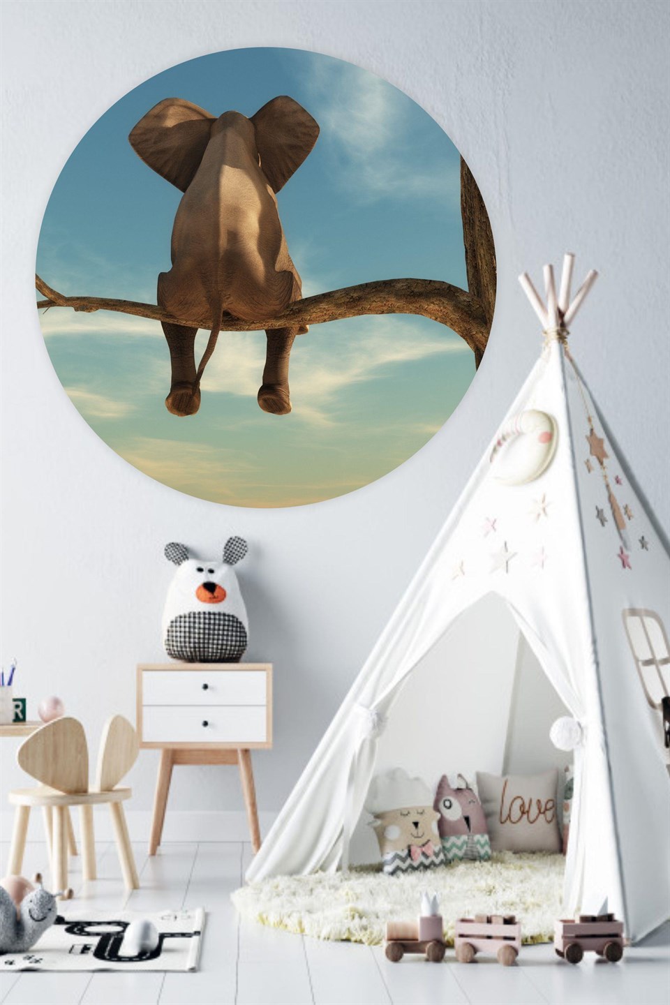 Yuvarlak Dalda Oturan Fil Duvar Sticker (95x95 cm)