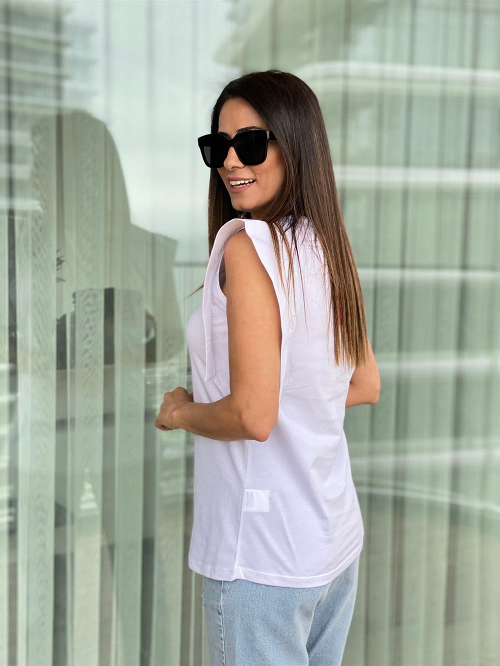  Beyaz Vatka Görünümlü T-Shirt