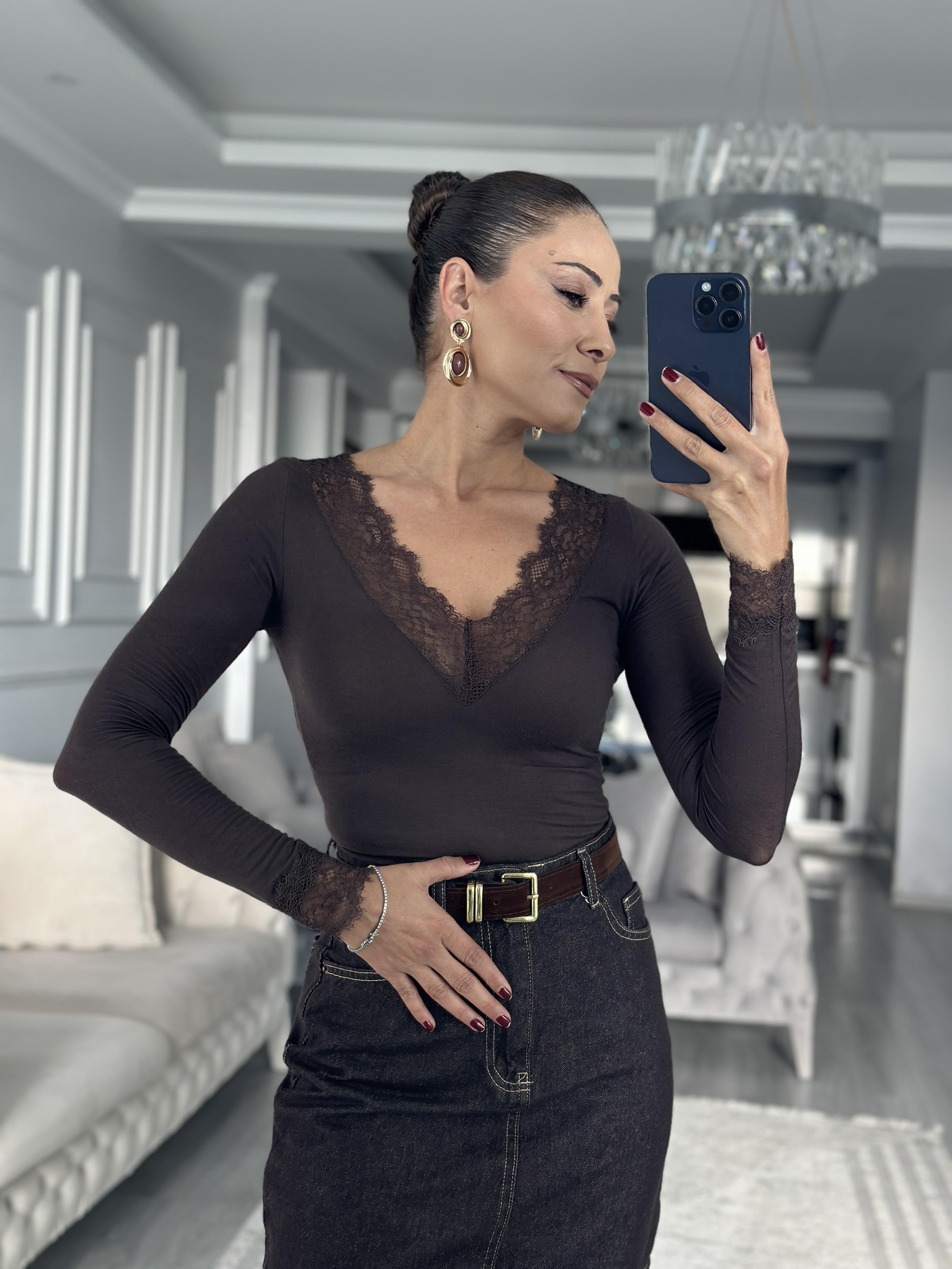 Acı Kahve Yakası Dantelli Kaşmirli Kadın Bluz