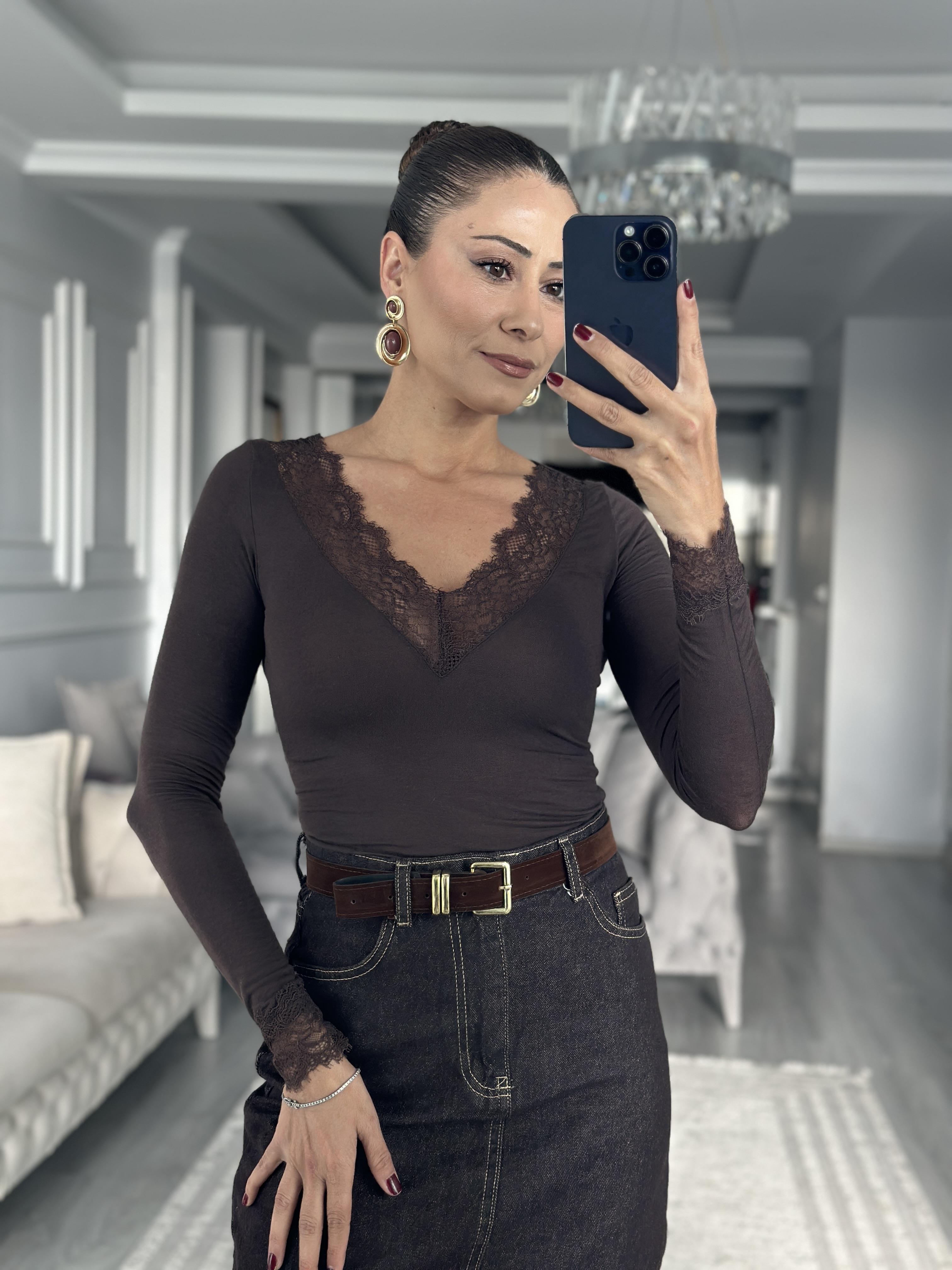 Acı Kahve Yakası Dantelli Kaşmirli Kadın Bluz