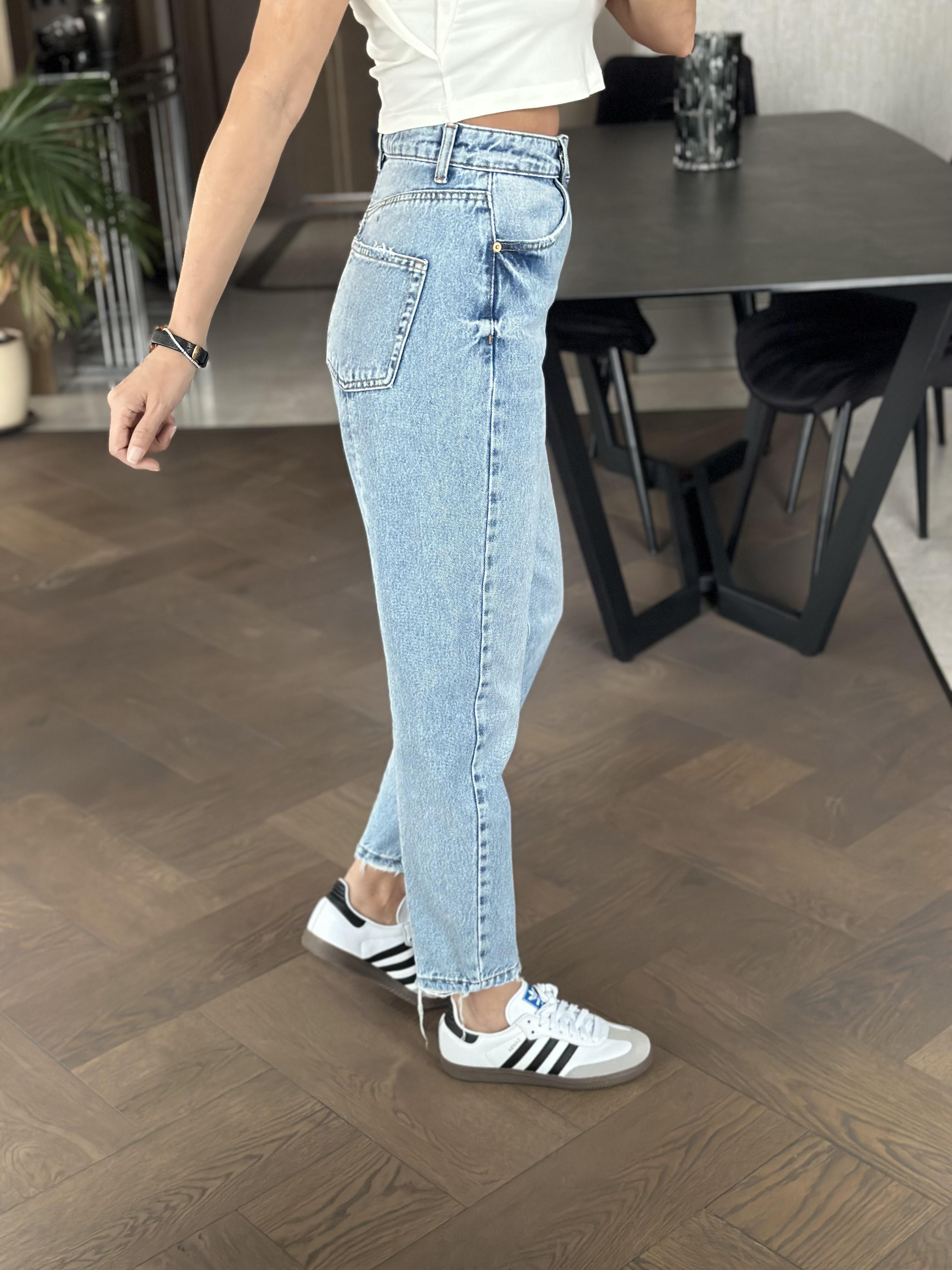 Açık Mavi Karol Arkası Dikiş Detay Balon Kadın Mom Jean Pantolon
