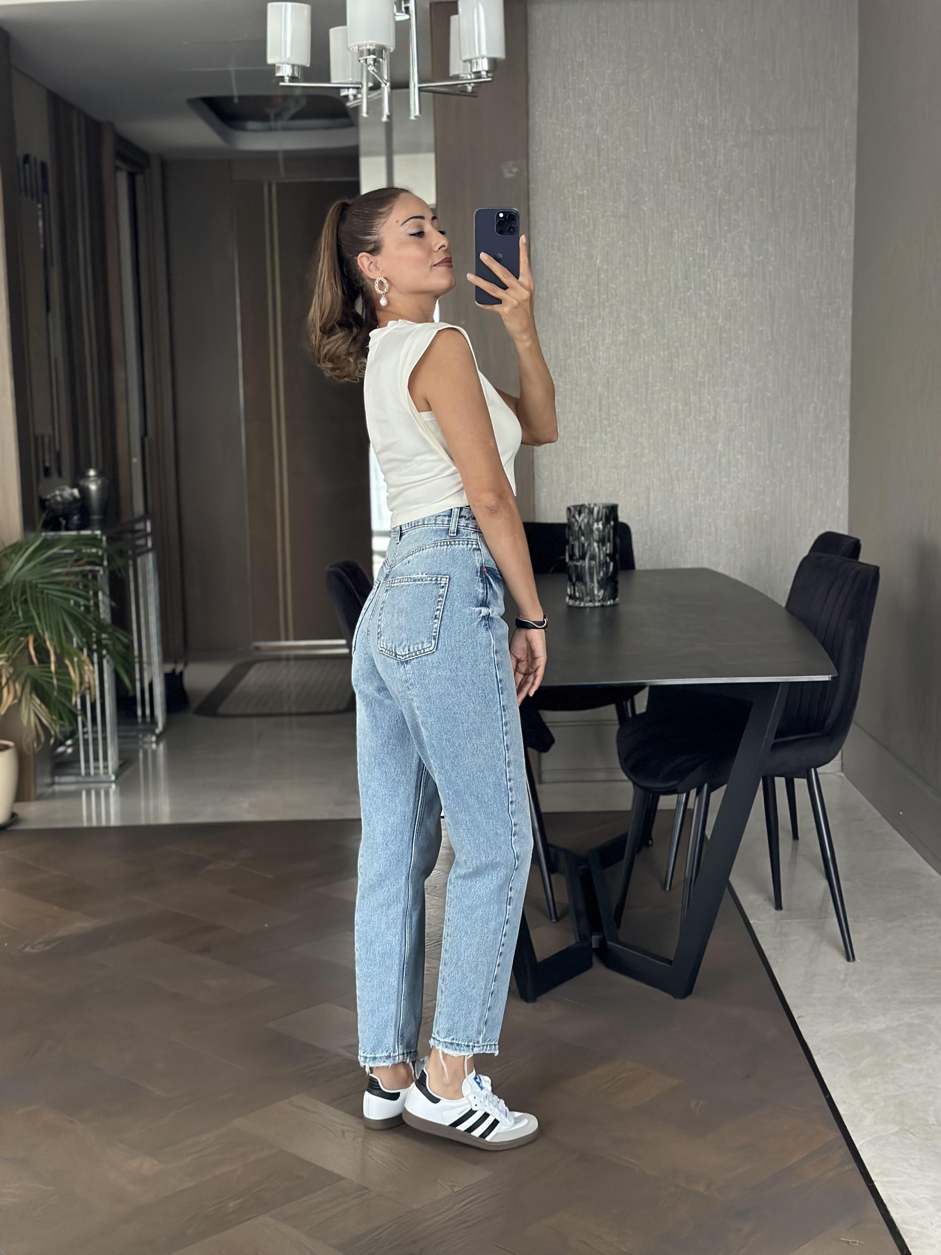 Açık Mavi Karol Arkası Dikiş Detay Balon Kadın Mom Jean Pantolon