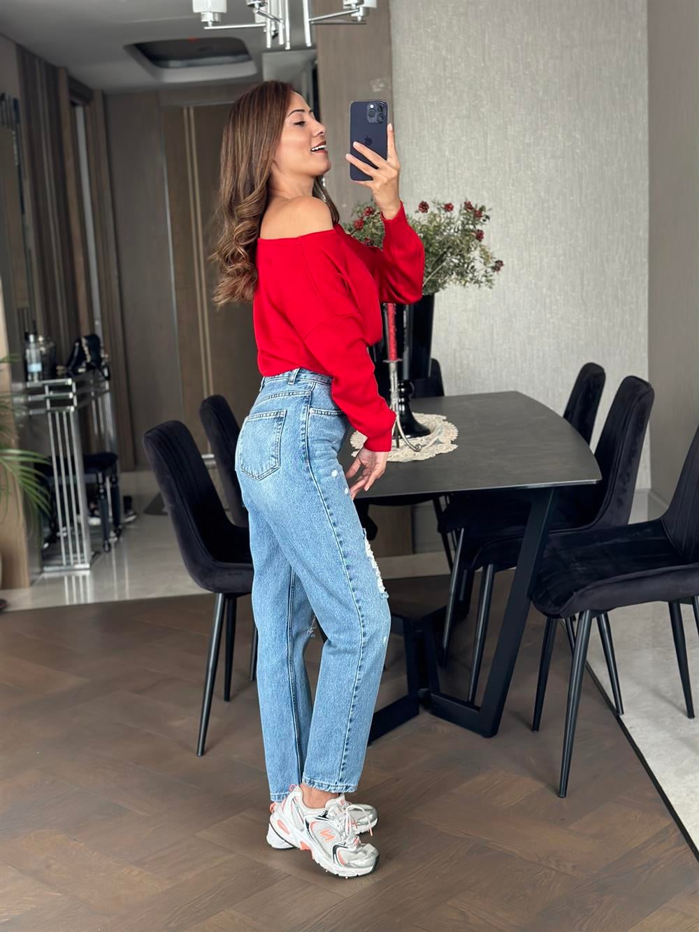 Açık Mavi Karol Yırtık Detay Mom Fit Kadın Jean
