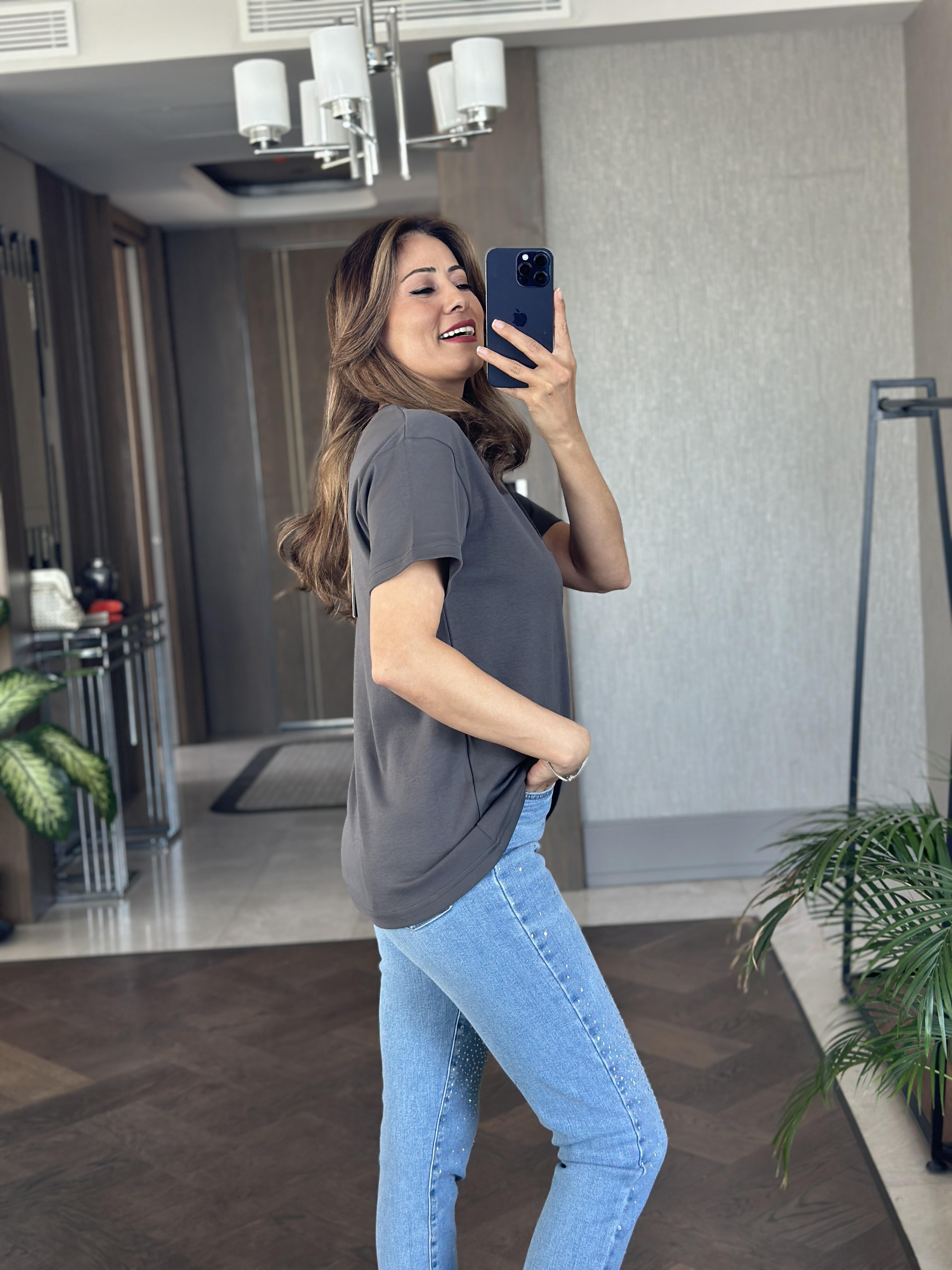 Antrasit Önü Kabartma Yazı Nakışlı Bisiklet Yaka Kısa Kol Kadın T-Shirt