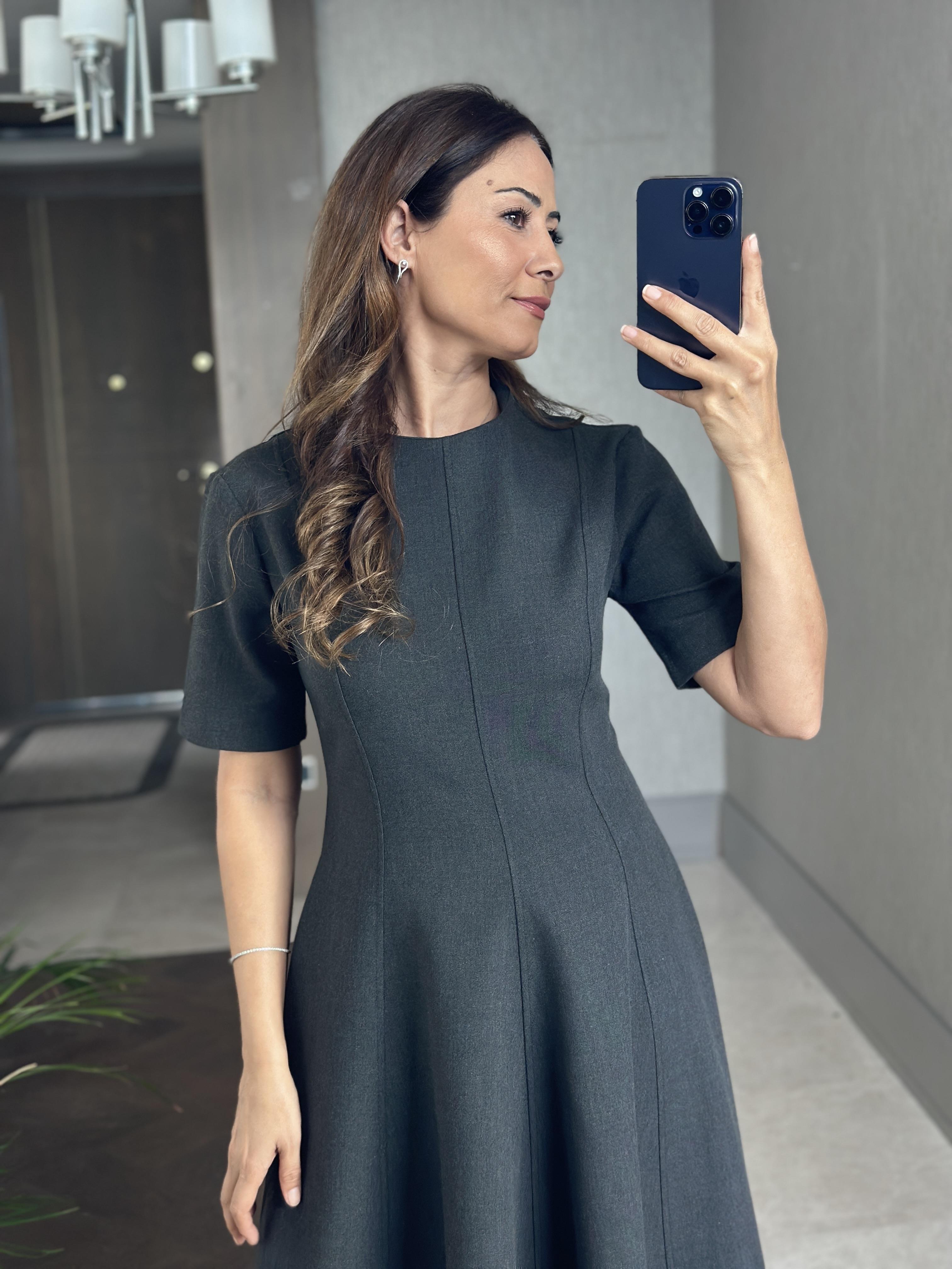 Antrasit Bisiklet Yaka Kısa Kol Sırtı Fermuarlı Parçalı Kadın Midi Boy Elbise