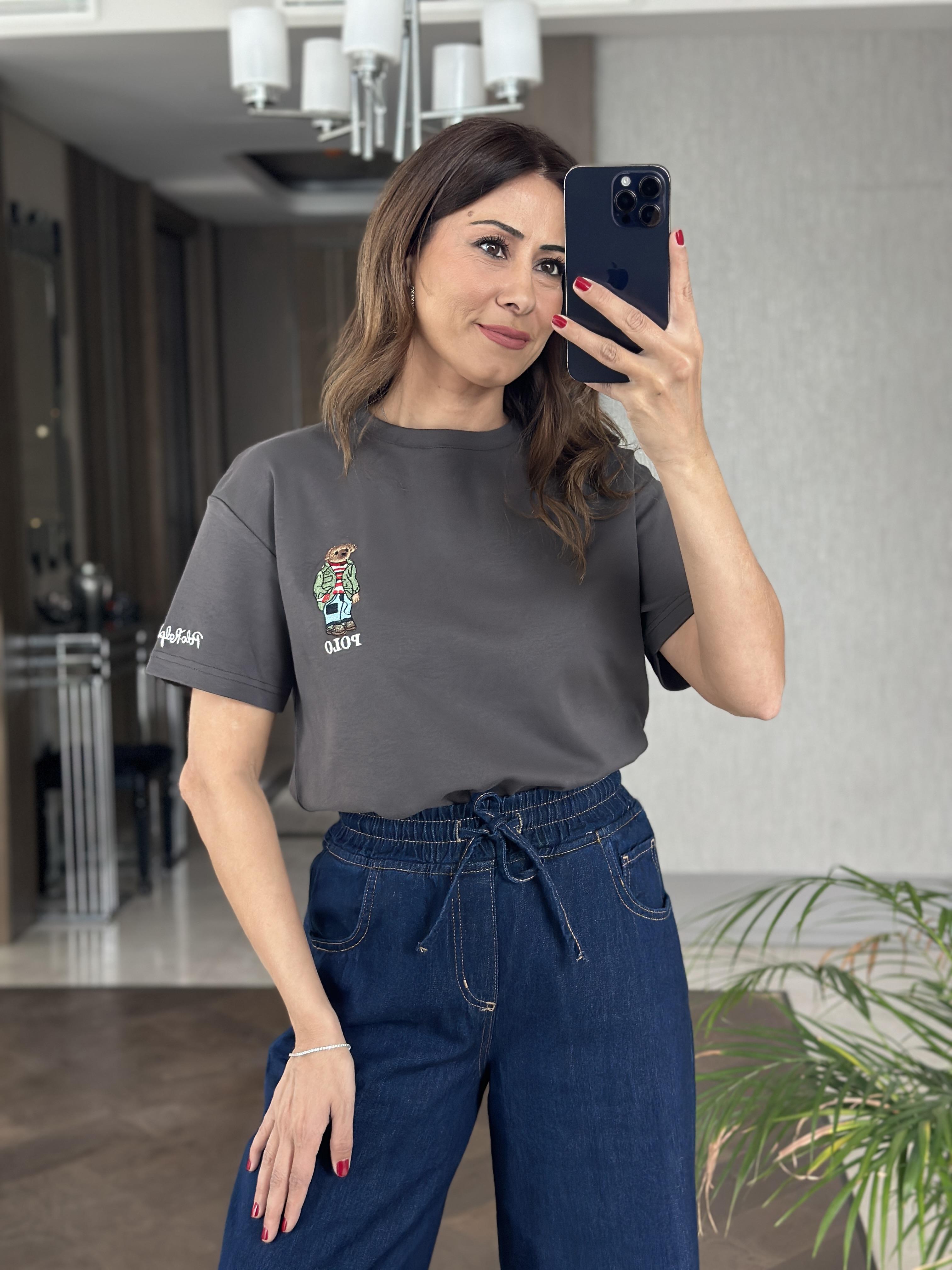 Antrasit Bisiklet Yaka Kol Ucu Yazı Nakışlı  Ayıcık  Kadın T-Shirt 