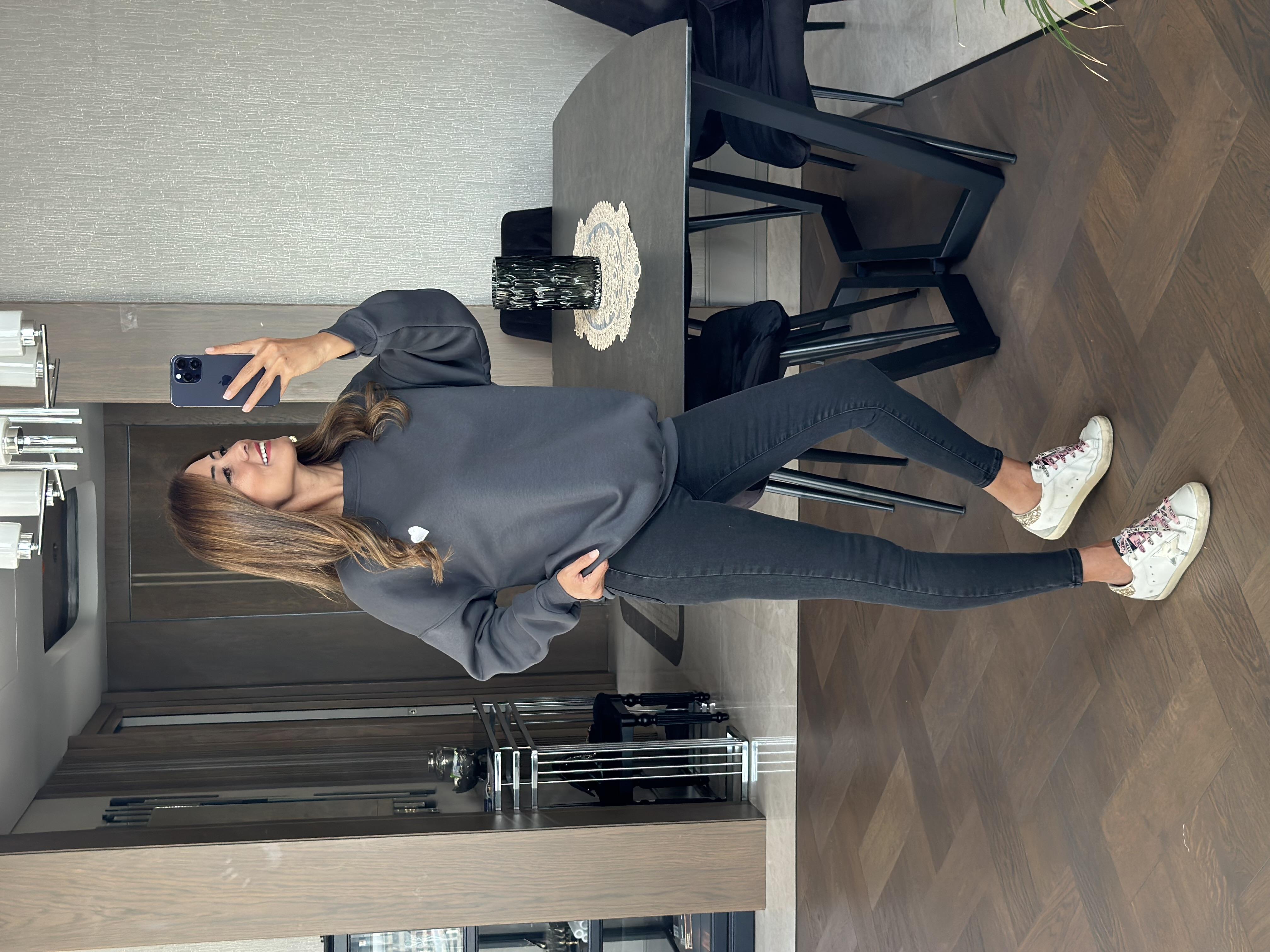 Antrasit Kalp İşlemeli Bisiklet Yaka Oversize Kadın Sweatshirt