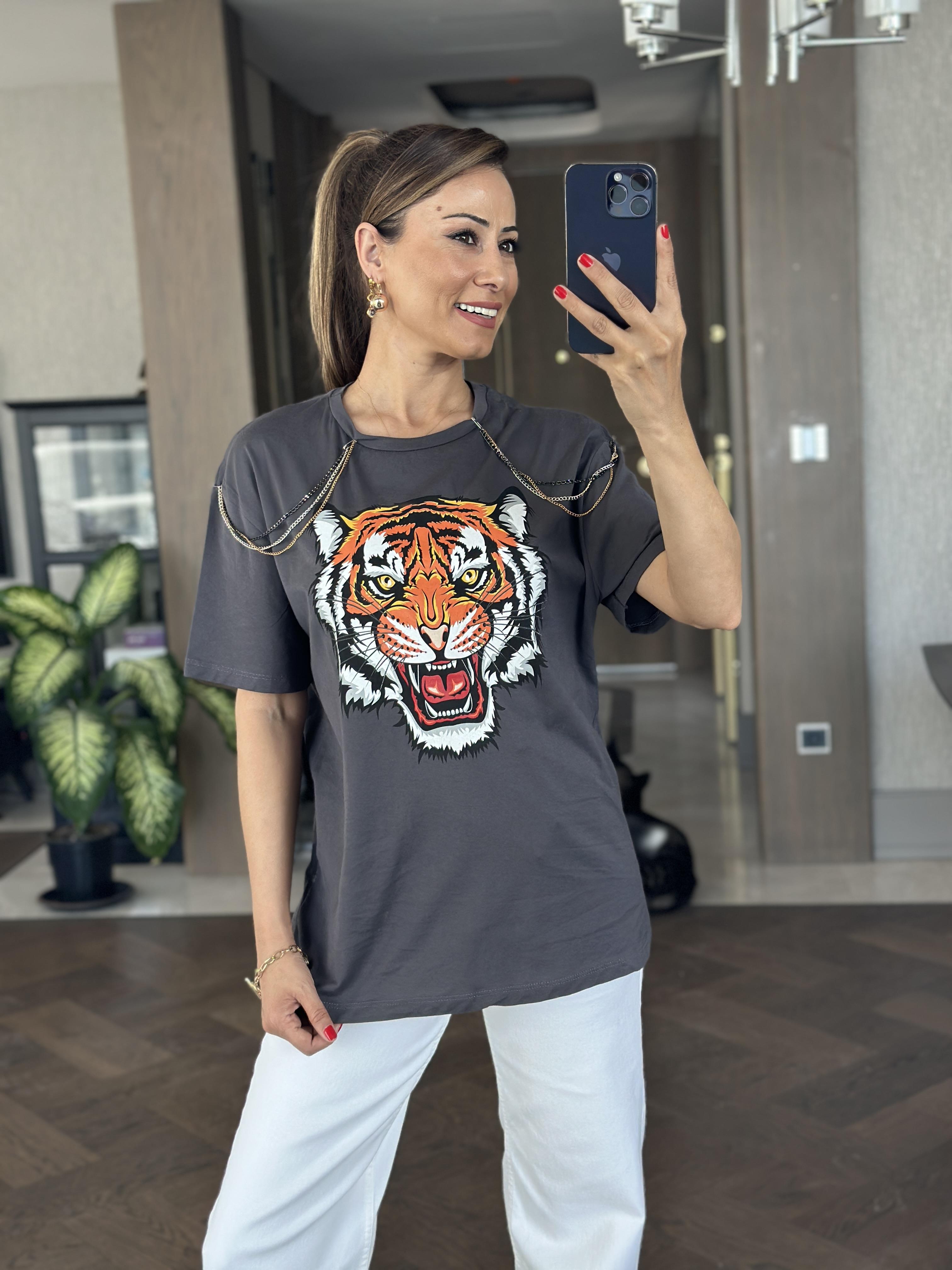 Antrasit Kaplan Baskılı Zincir Detay Kadın T-Shirt