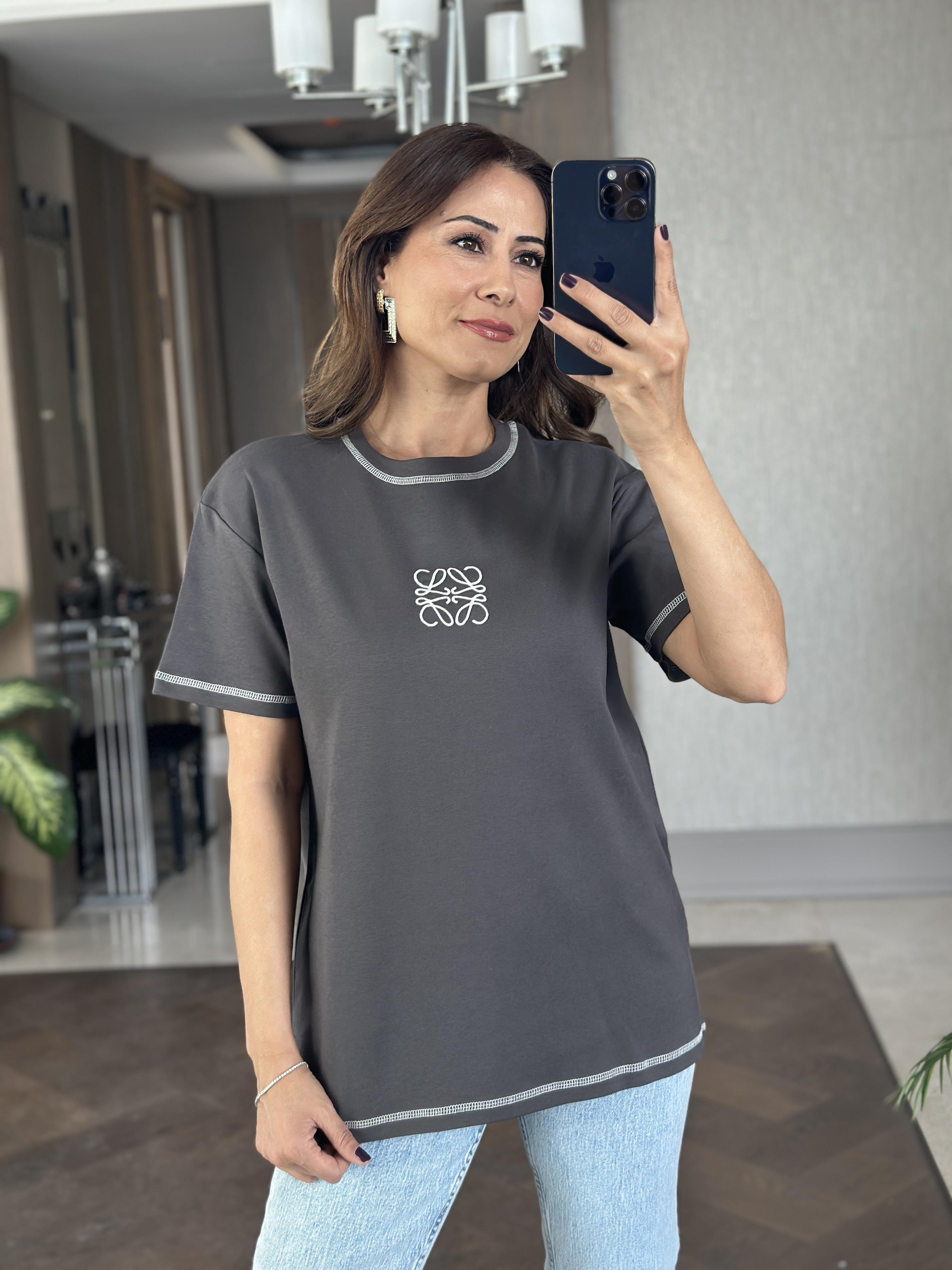 Antrasit Kare Nakış Detay Bisiklet Yaka Kadın T-Shirt