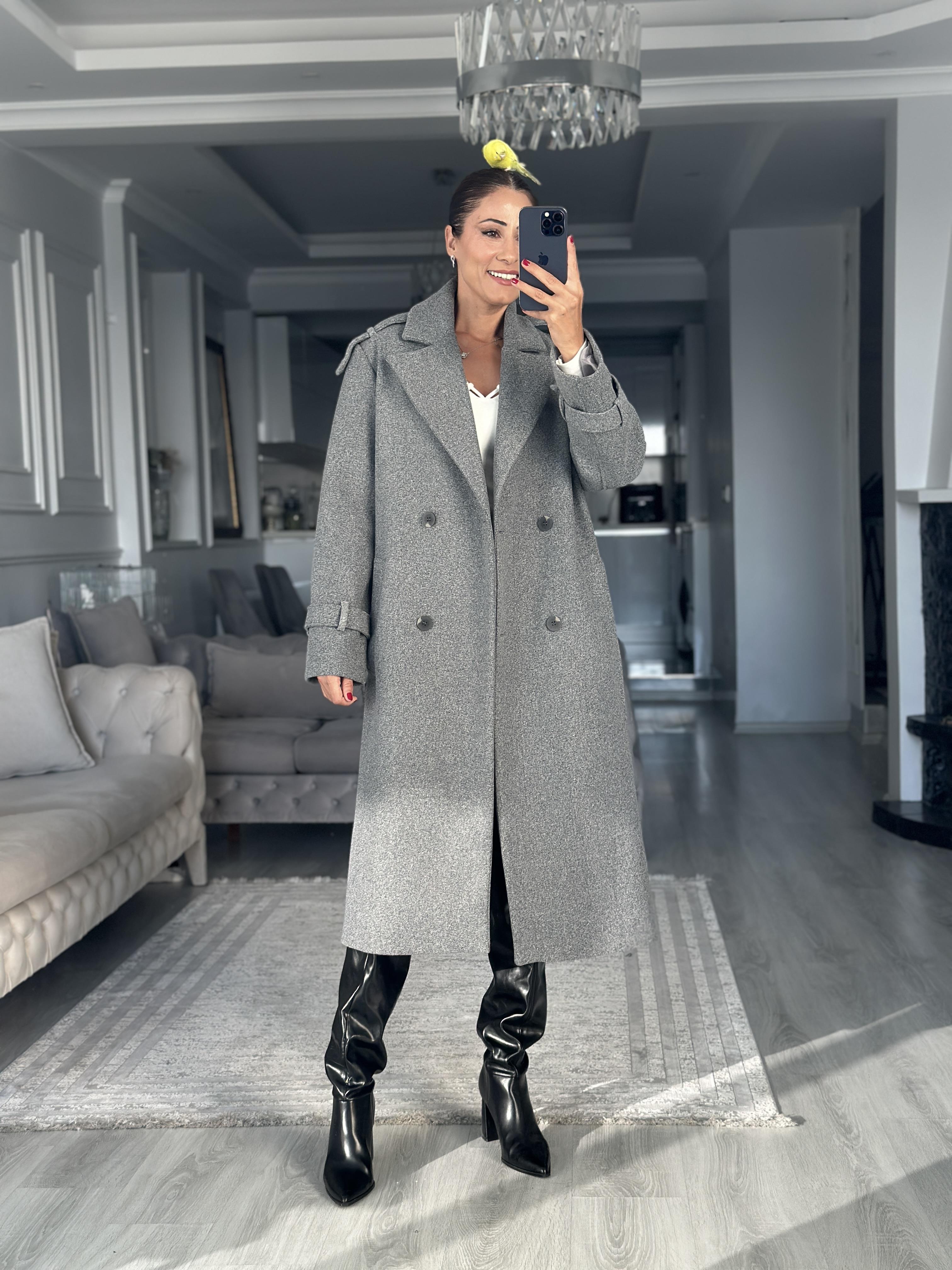 Antrasit Omzu Apoletli Düğmeli Kadın Kaşe Kaban