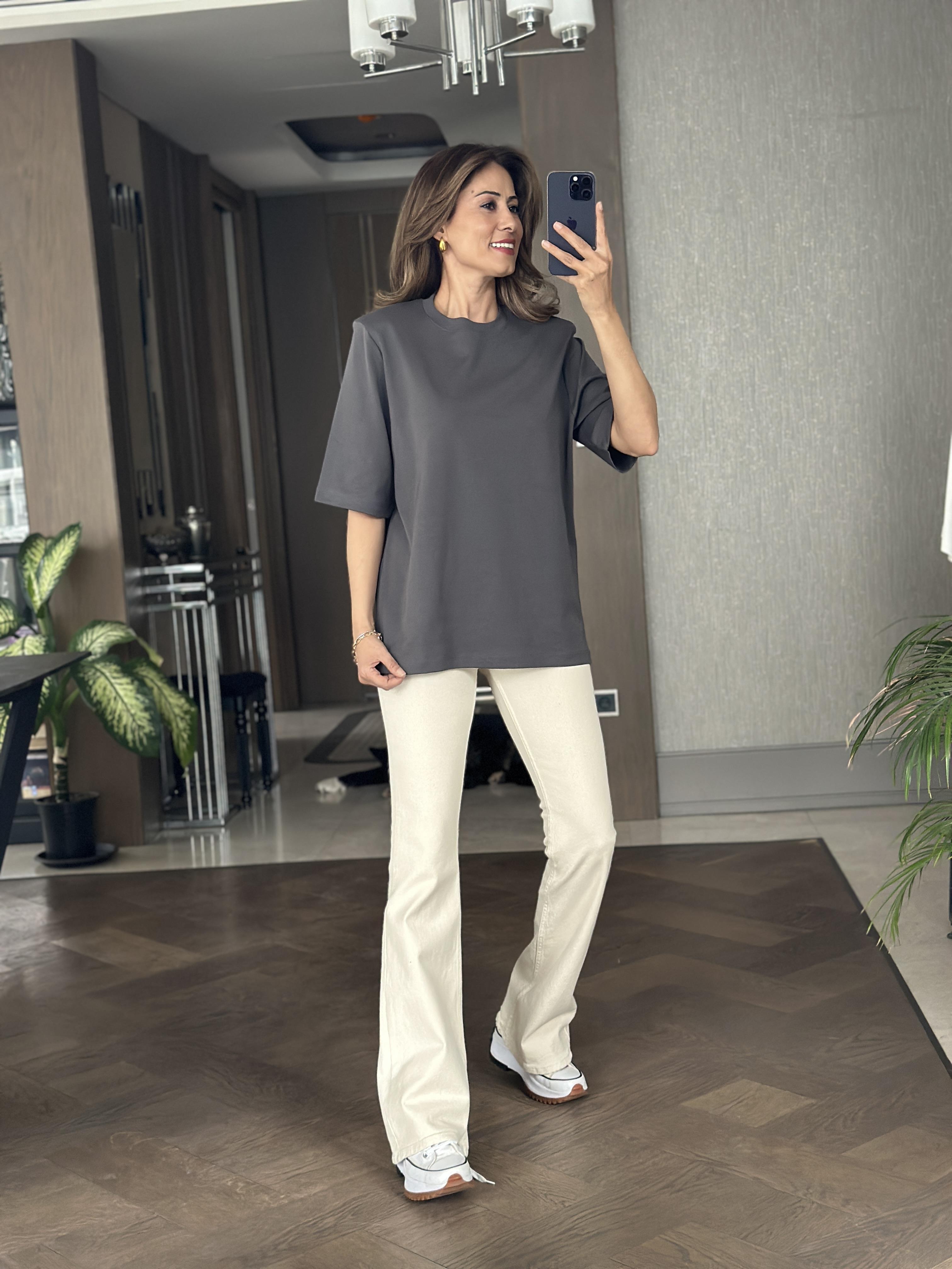 Antrasit Vatkalı Oversize Mass Model Bisiklet Yaka Kısa Kol Kadın T-Shirt