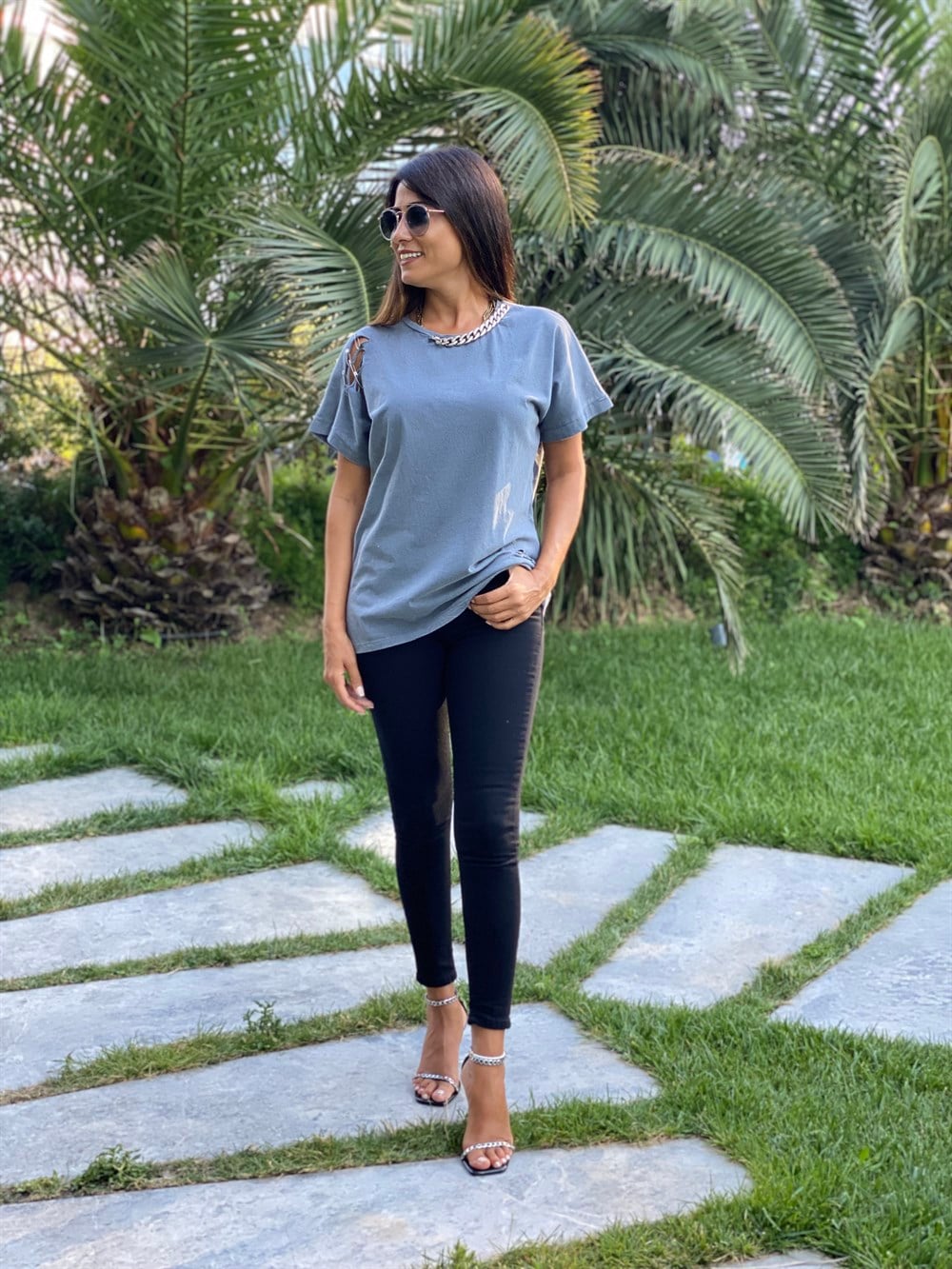 Antrasit Zincir Detay Yırtıklı Kadın T-Shirt