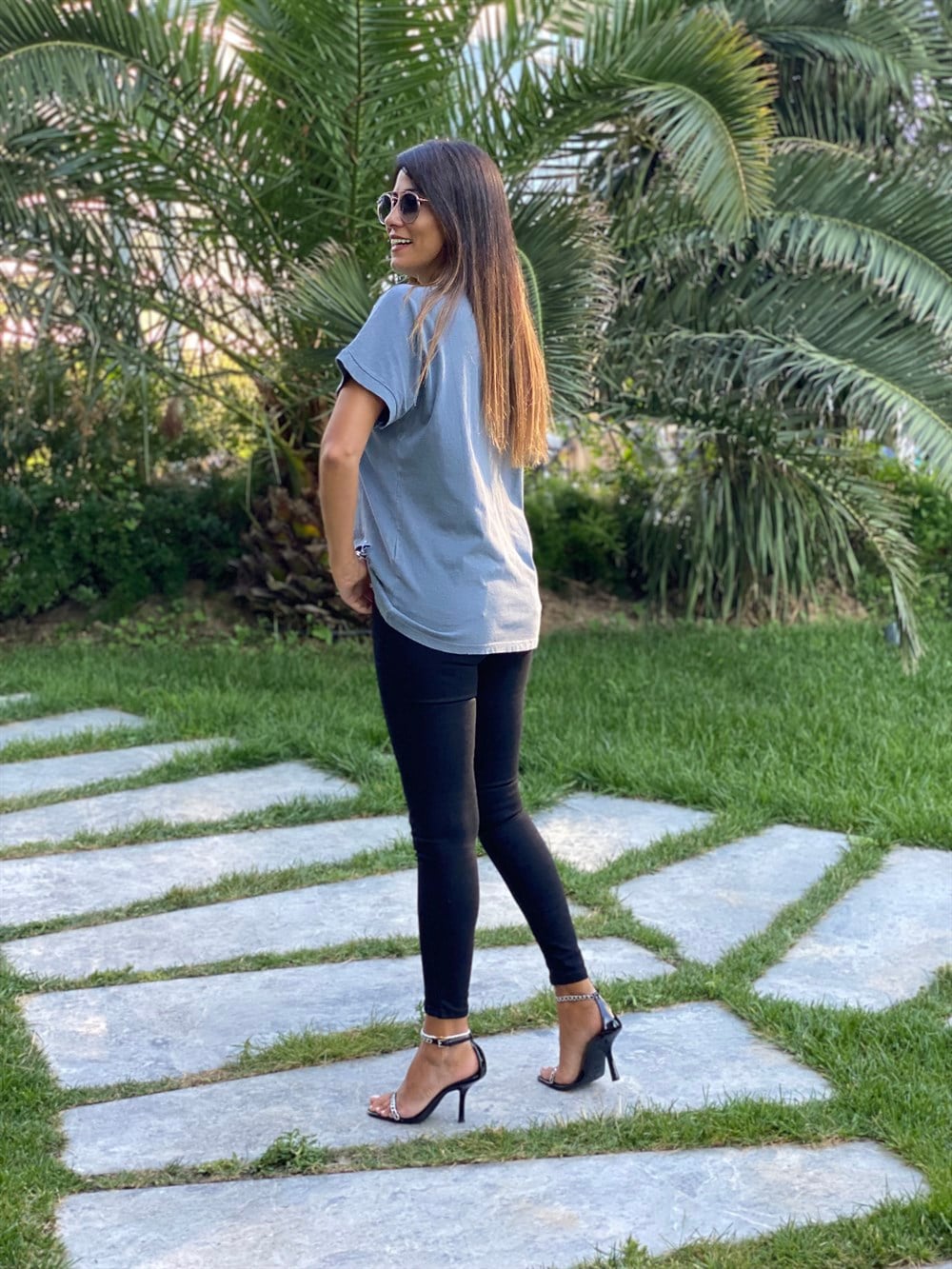 Antrasit Zincir Detay Yırtıklı Kadın T-Shirt