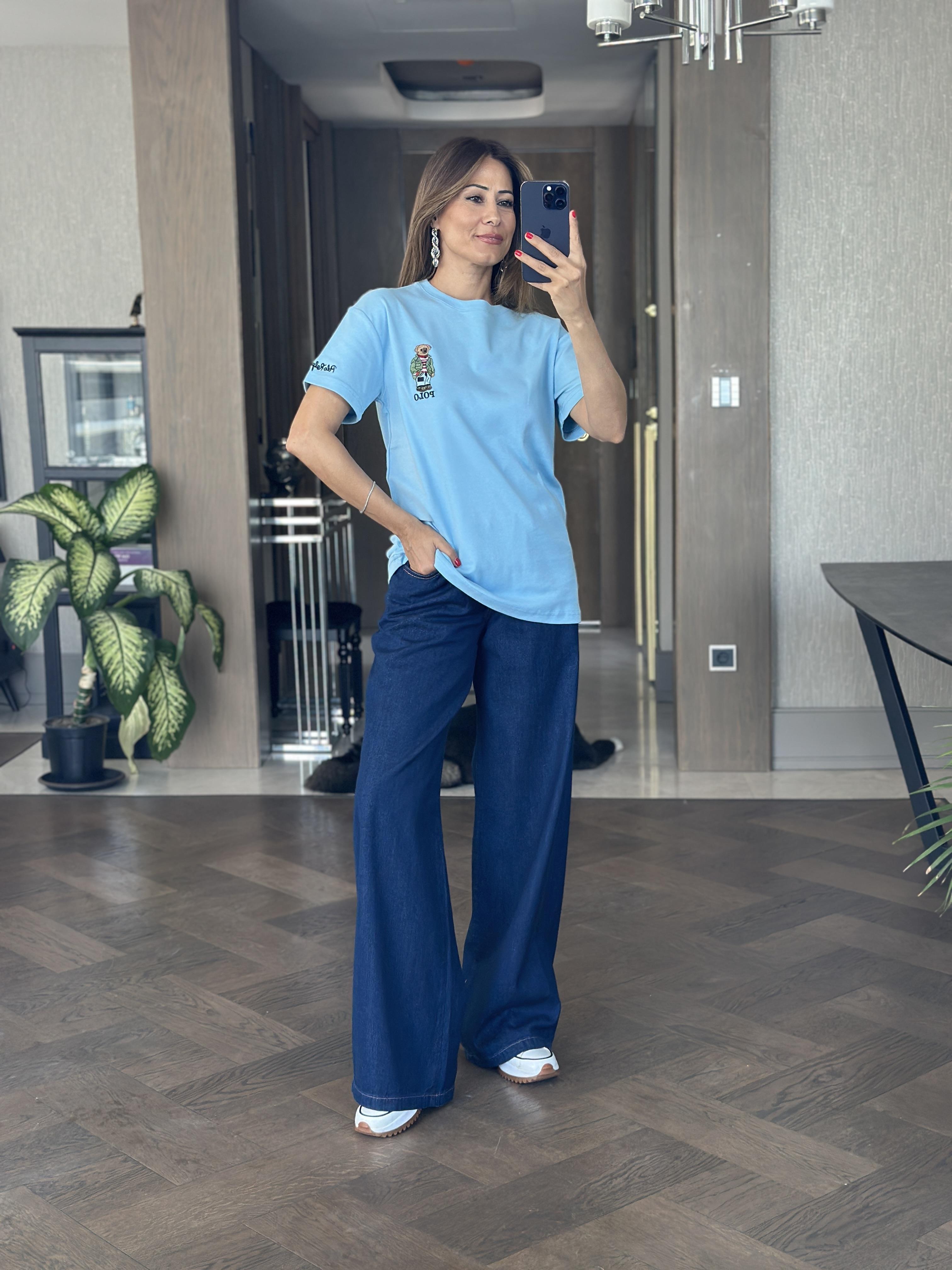 Bebe Mavi Bisiklet Yaka Kol Ucu Yazı Nakışlı  Ayıcık Kadın T-Shirt 