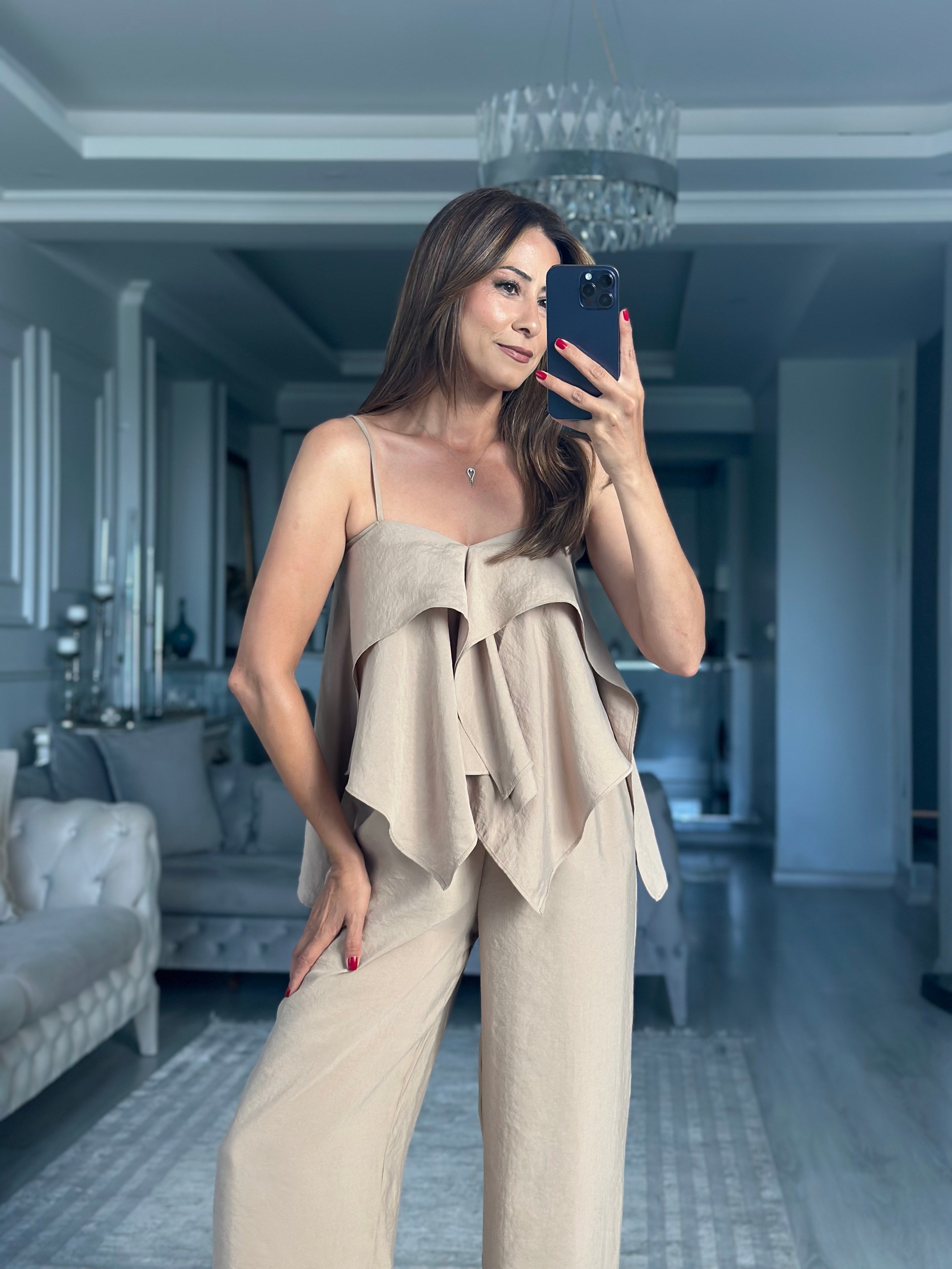Bej Asimetrik Volan Detaylı Bluz Pantolon Kadın İkili Takım
