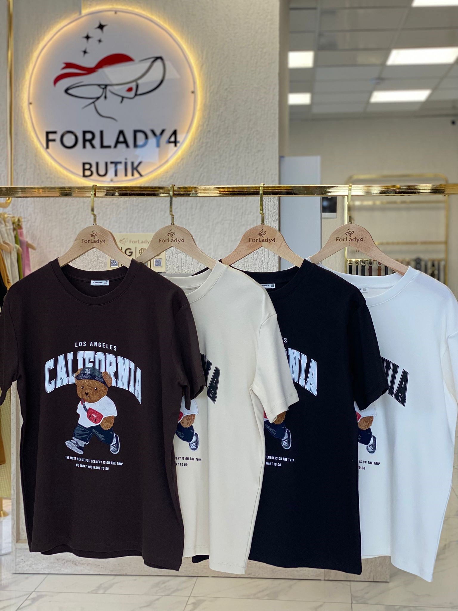 Bej Ayıcık Nakışlı Bisiklet Yaka Kadın T-Shirt