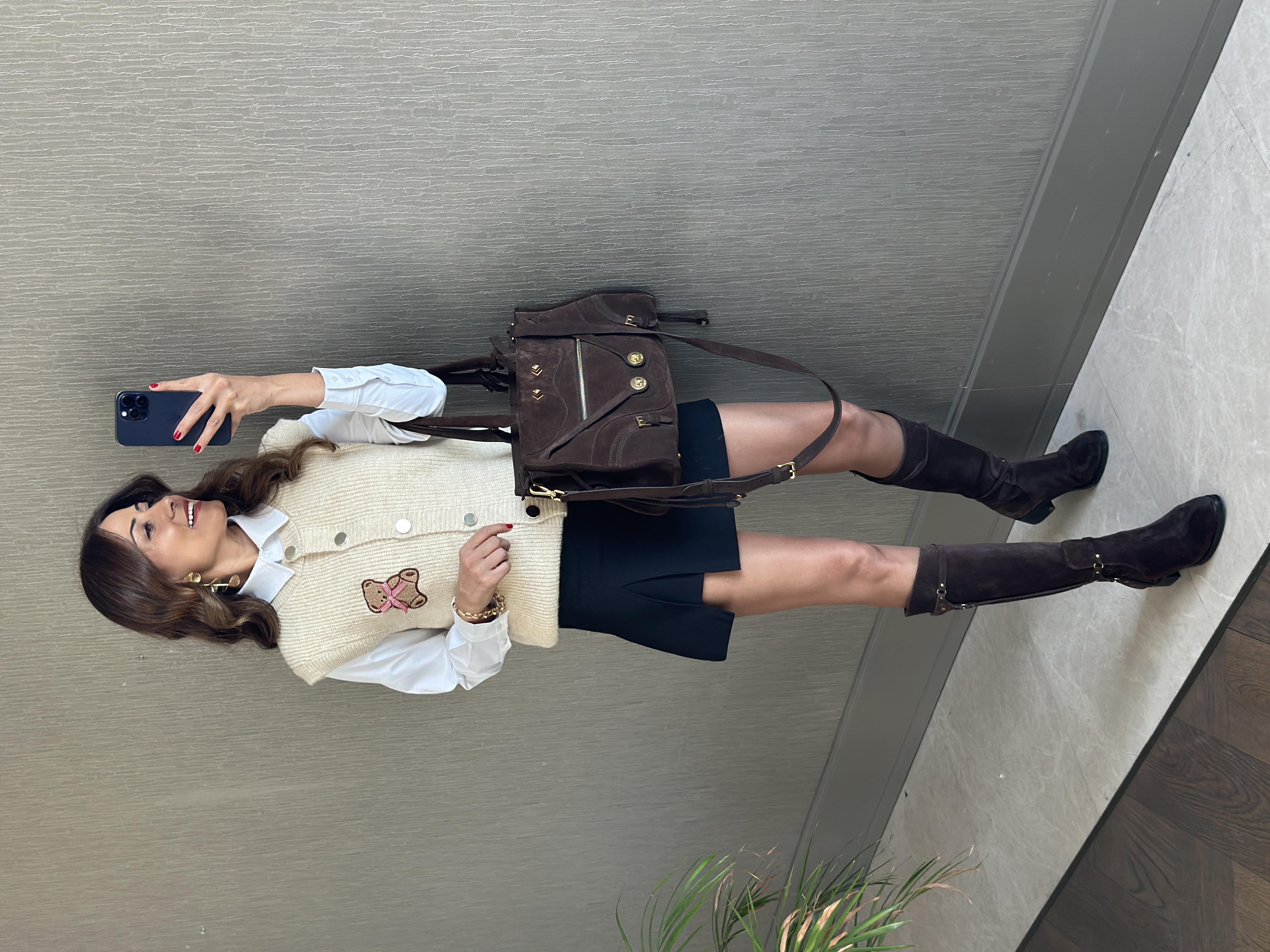 Bej Bisiklet Yaka Ayıcık Nakışlı Düğmeli Kadın Triko Yelek