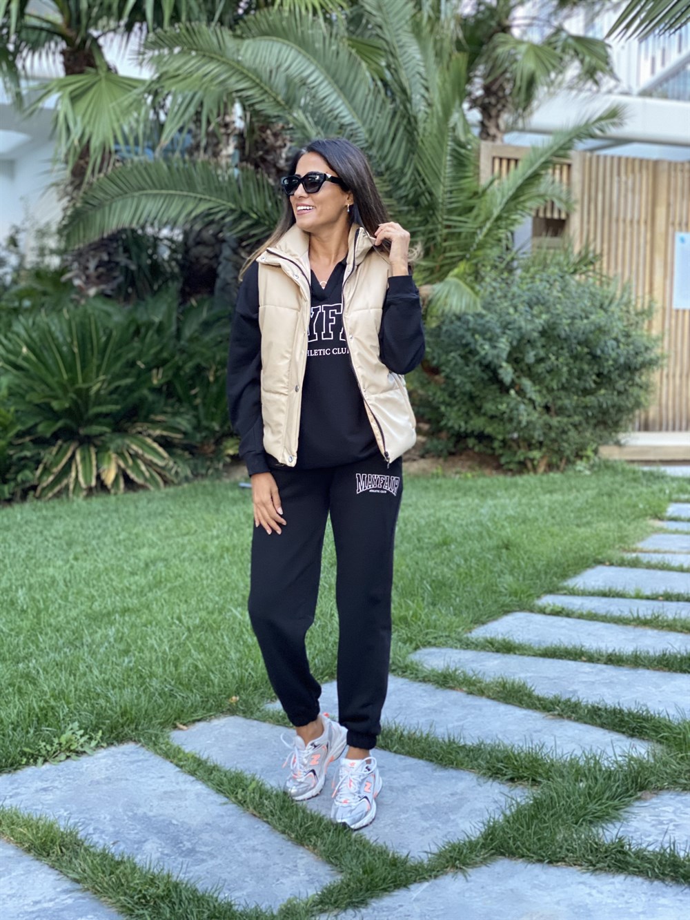 Bej Dik Yaka Çıtçıtlı Kısa Deri Kadın Yelek