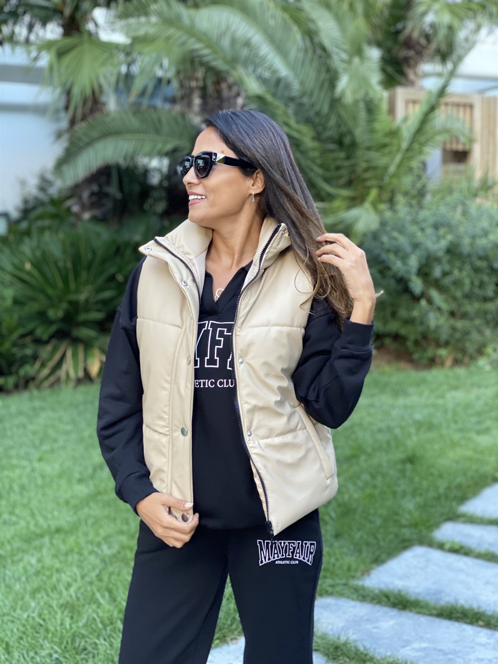 Bej Dik Yaka Çıtçıtlı Kısa Deri Kadın Yelek