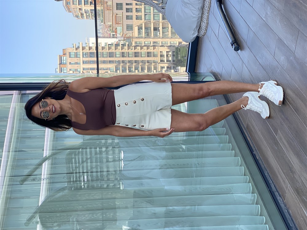 Bej Düğme Detaylı Kadın Şort