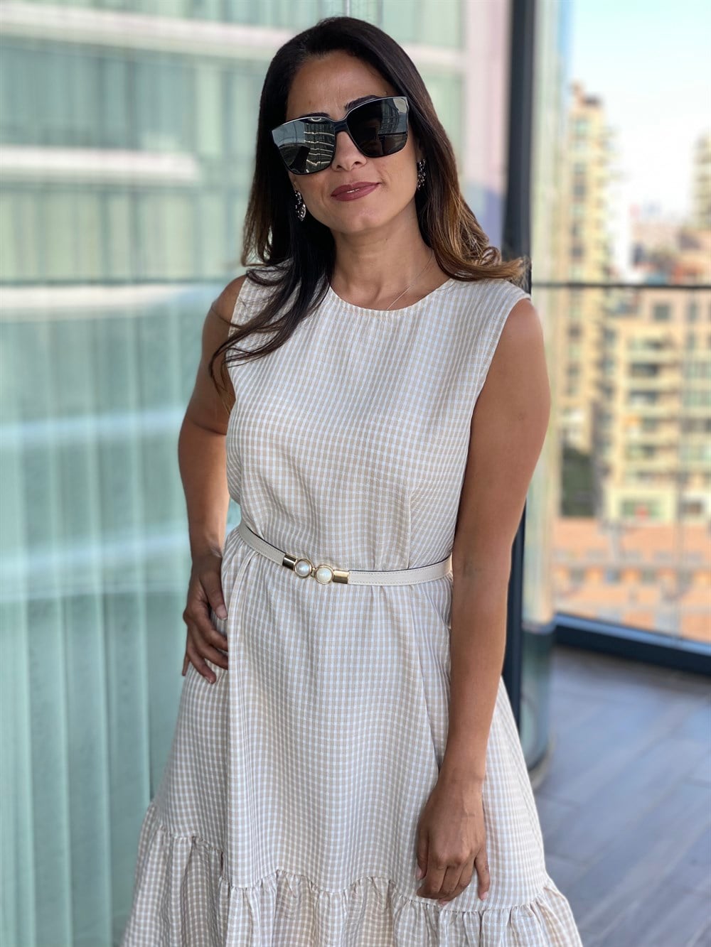 Bej Eteği Volanlı Kareli Elbise