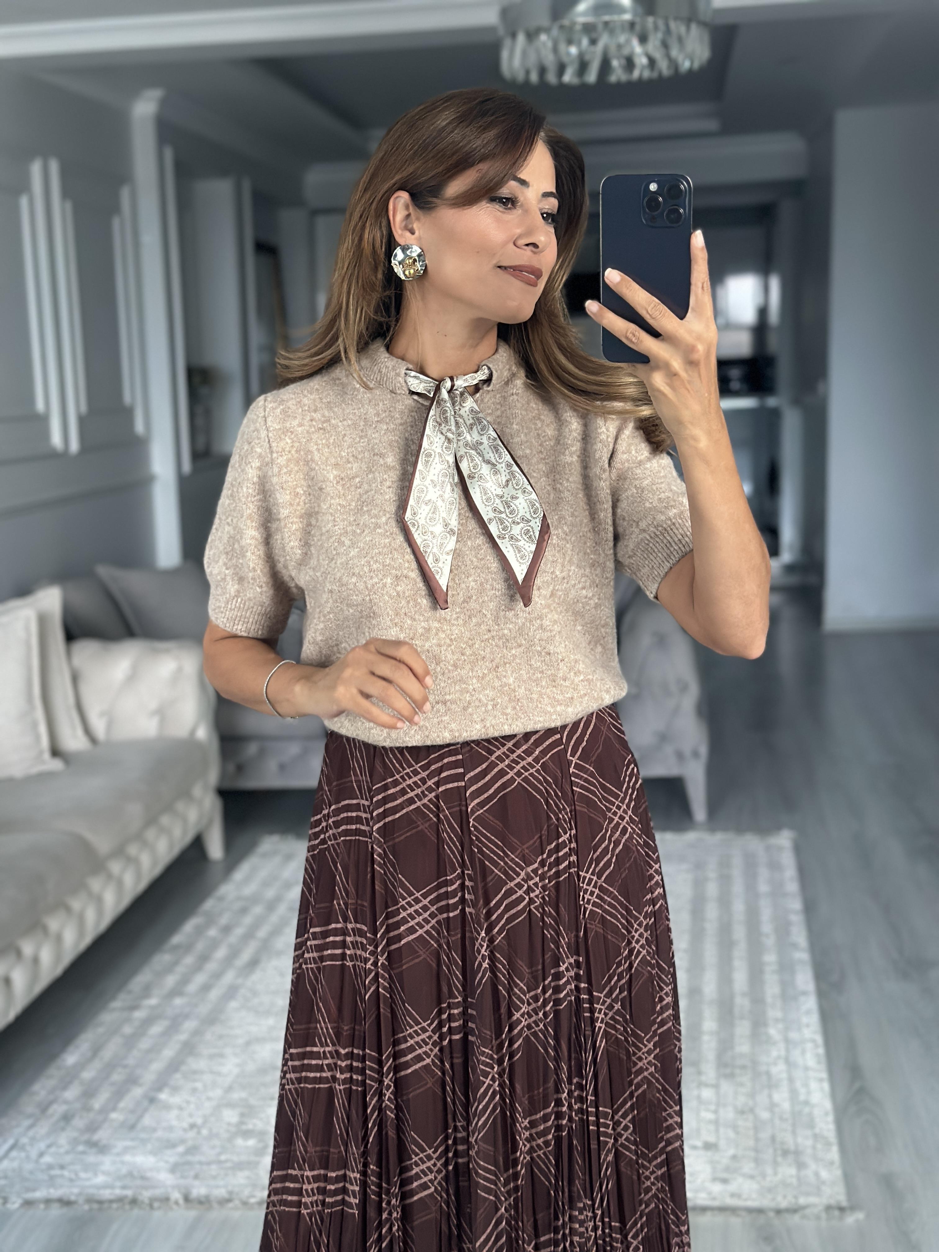 Bej Fularlı Bisiklet Yaka Kısa Kol Kadın Triko Kazak