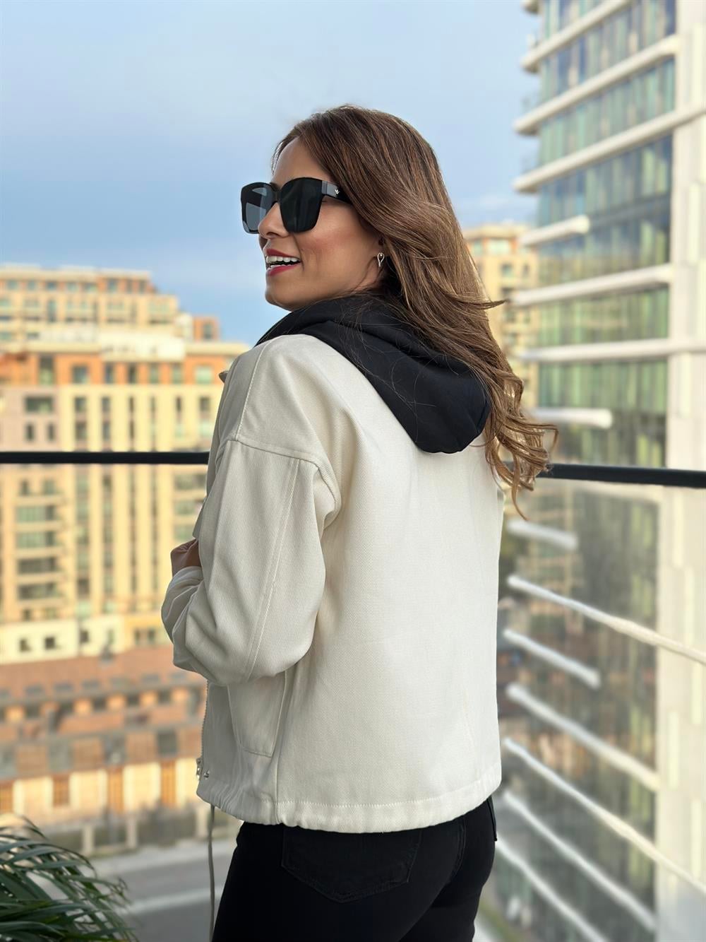Bej Kapüşonlu Çıtçıtlı Gabardin Kadın Mont