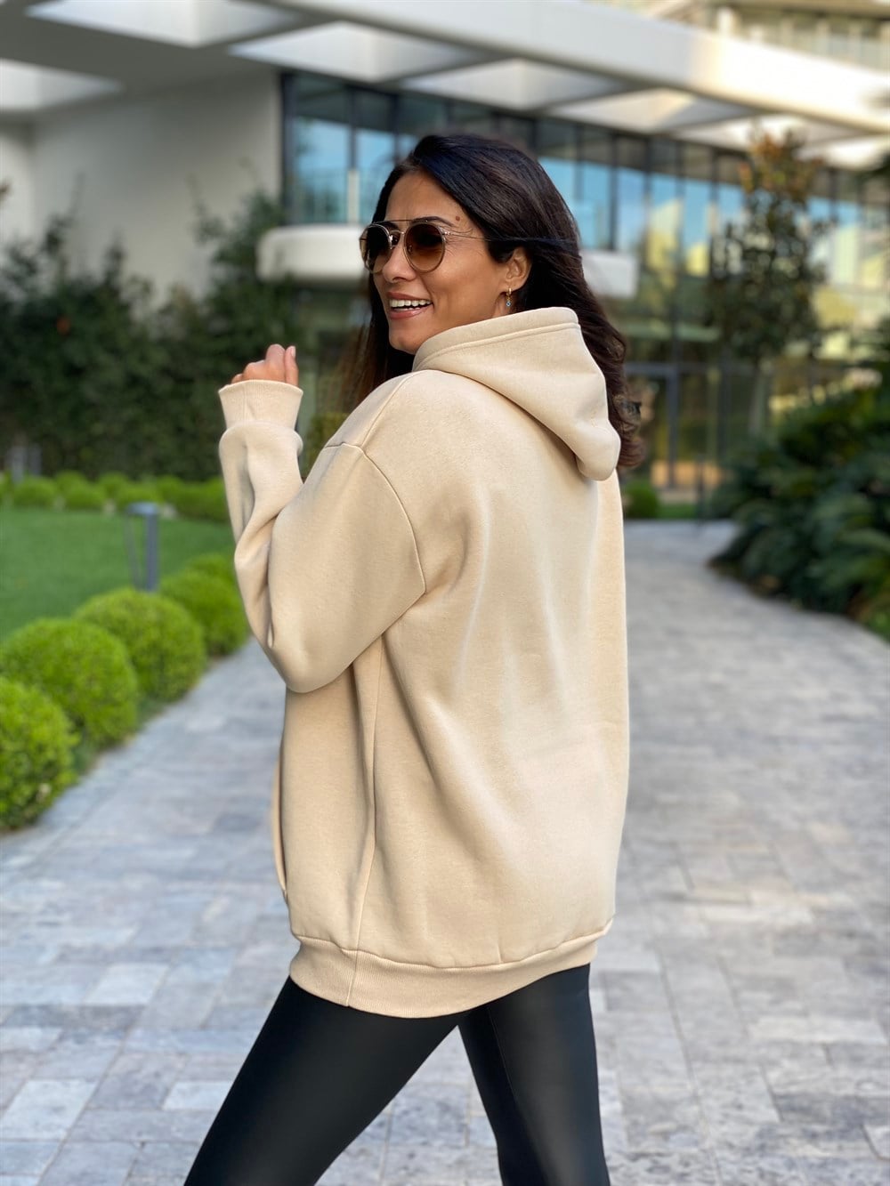 Bej Kapüşonlu Üç İplik Kanguru Cep Kadın Sweatshirt