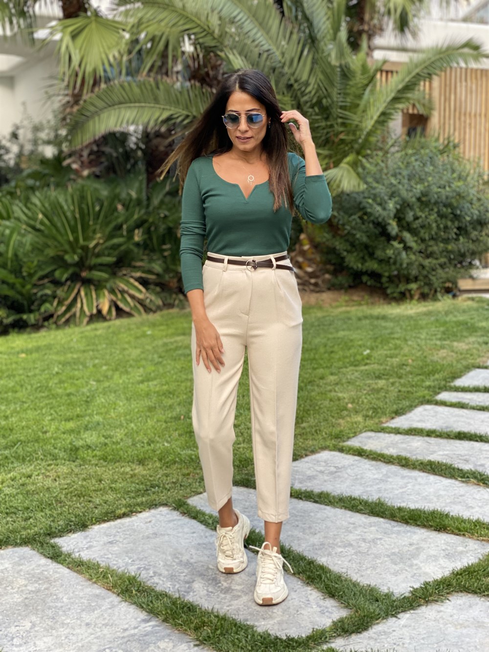 Bej Kemerli Kumaş Kadın Pantolon