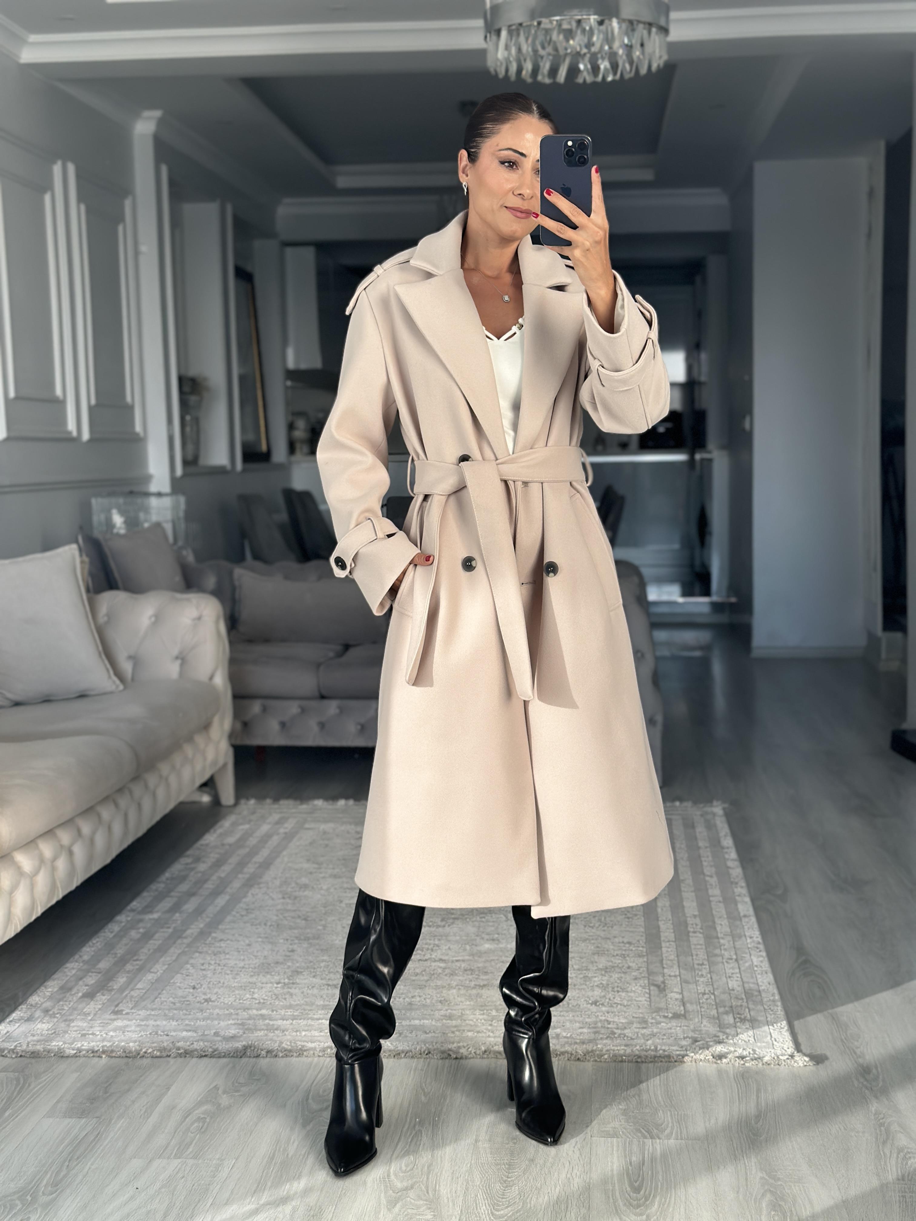 Bej Omzu Apoletli Düğmeli Kadın Kaşe Kaban