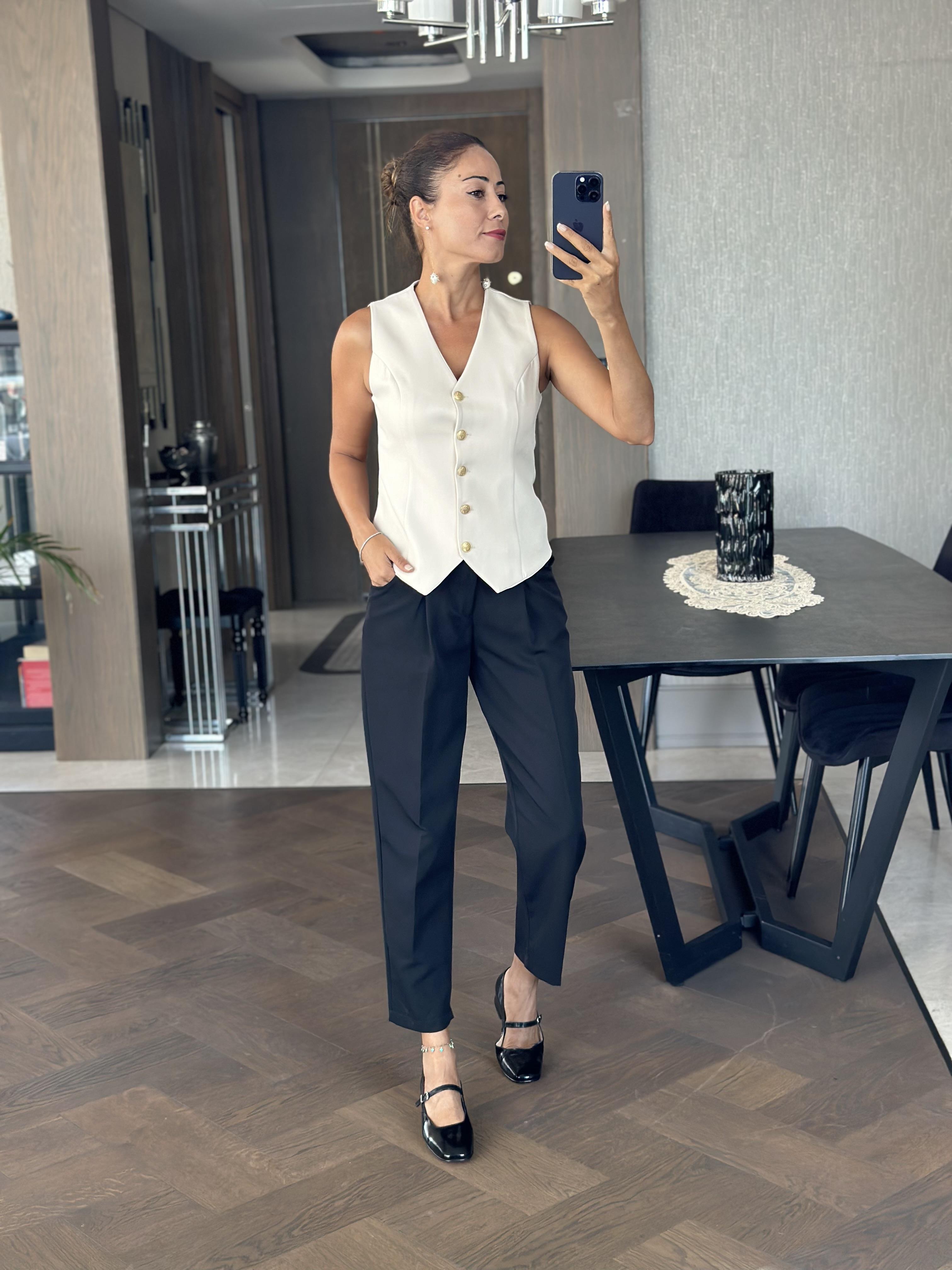 Bej Orjinal Marka Beş Gold Düğmeli Astarlı Kadın Yelek