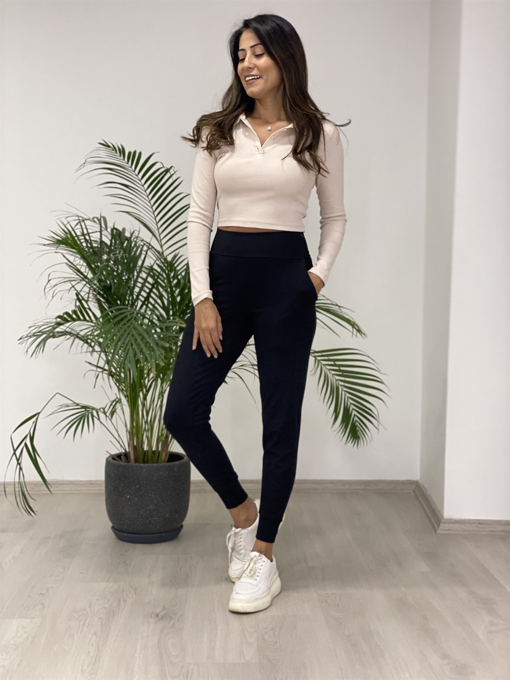 Bej Polo Yaka Üç Düğmeli Kaşkorse Kadın Bluz