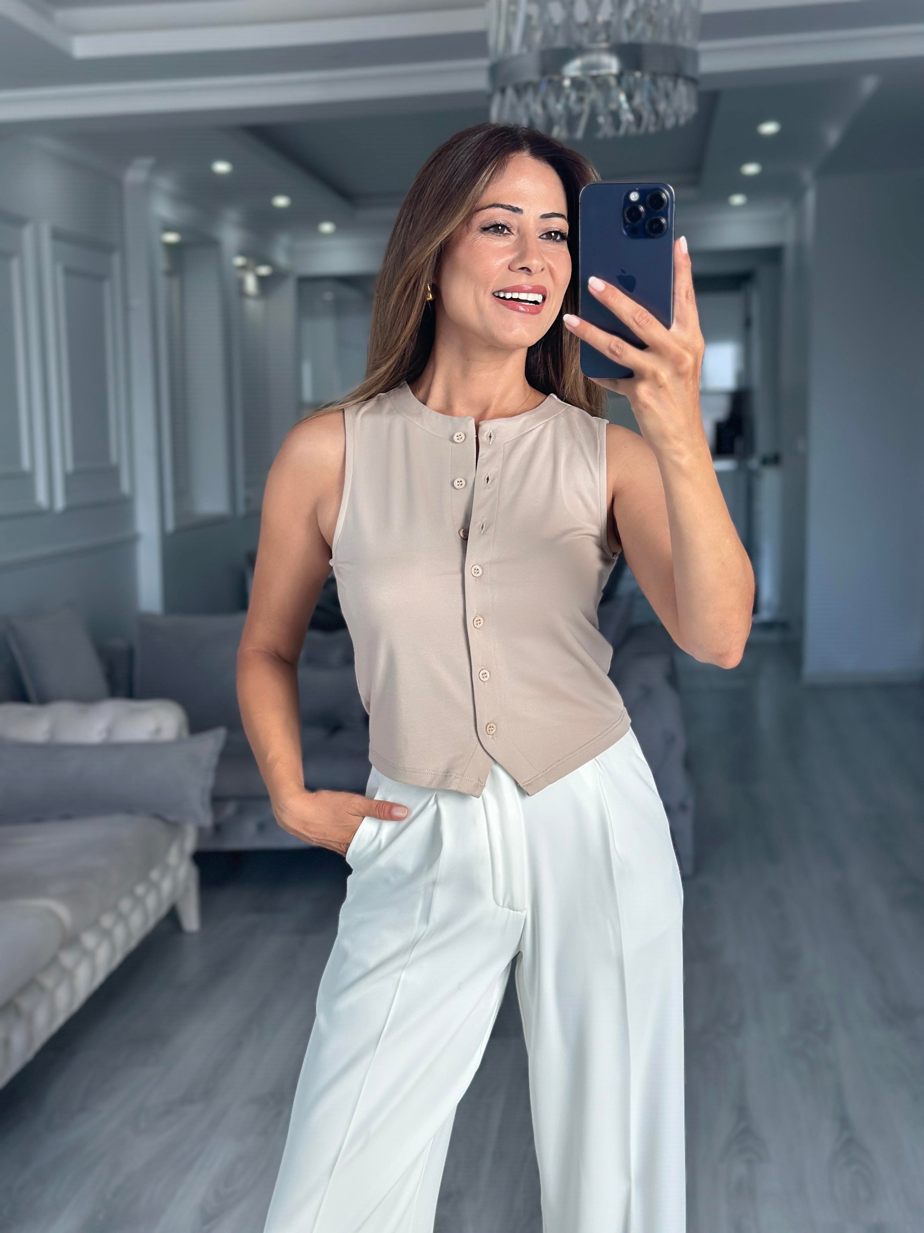 Bej Sıfır Kol Düğmeli Kadın Yelek Bluz
