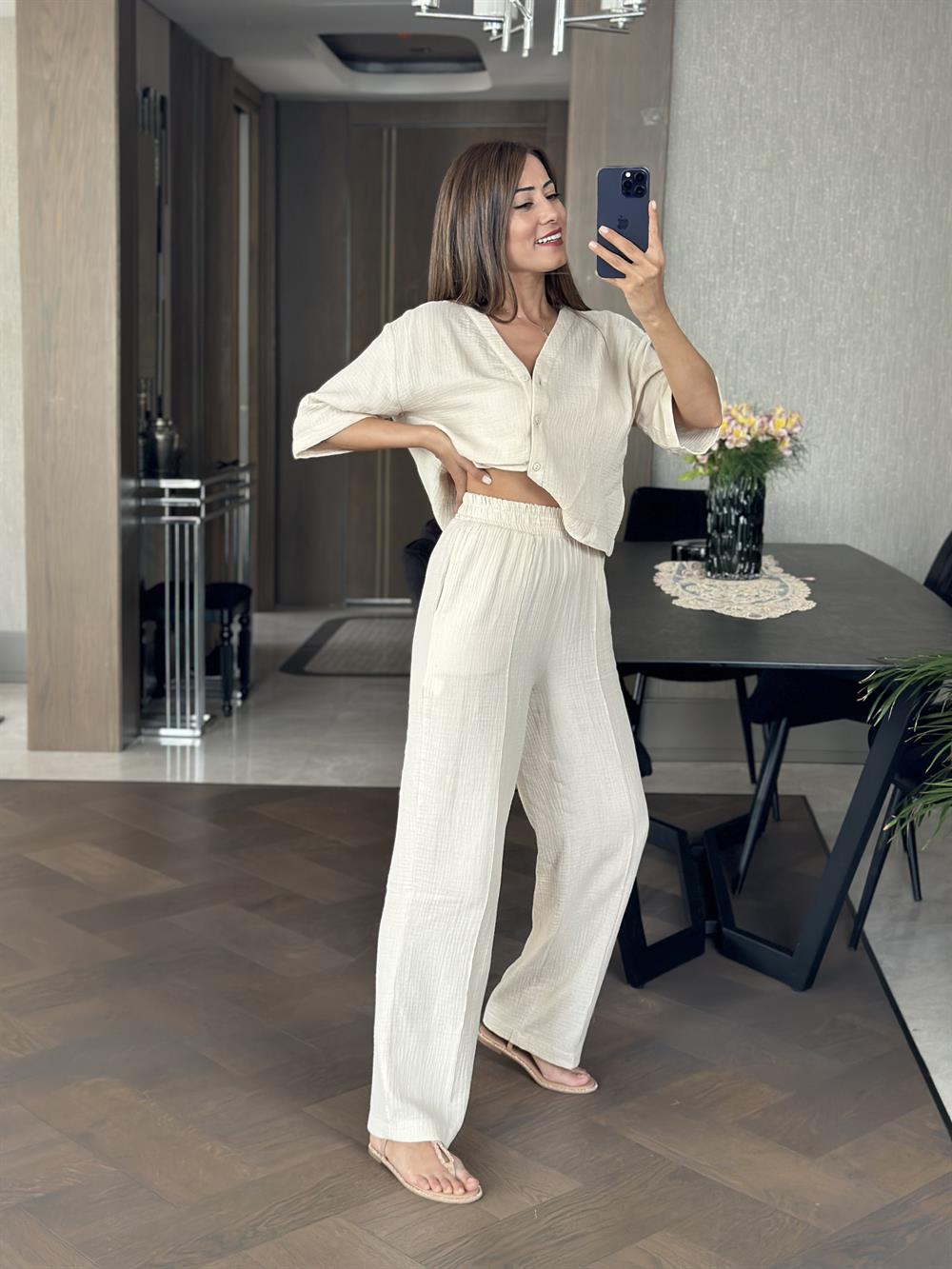 Bej Müslin V Yaka Düğmeli Crop Gömlek Pantolon Kadın İkili Takım