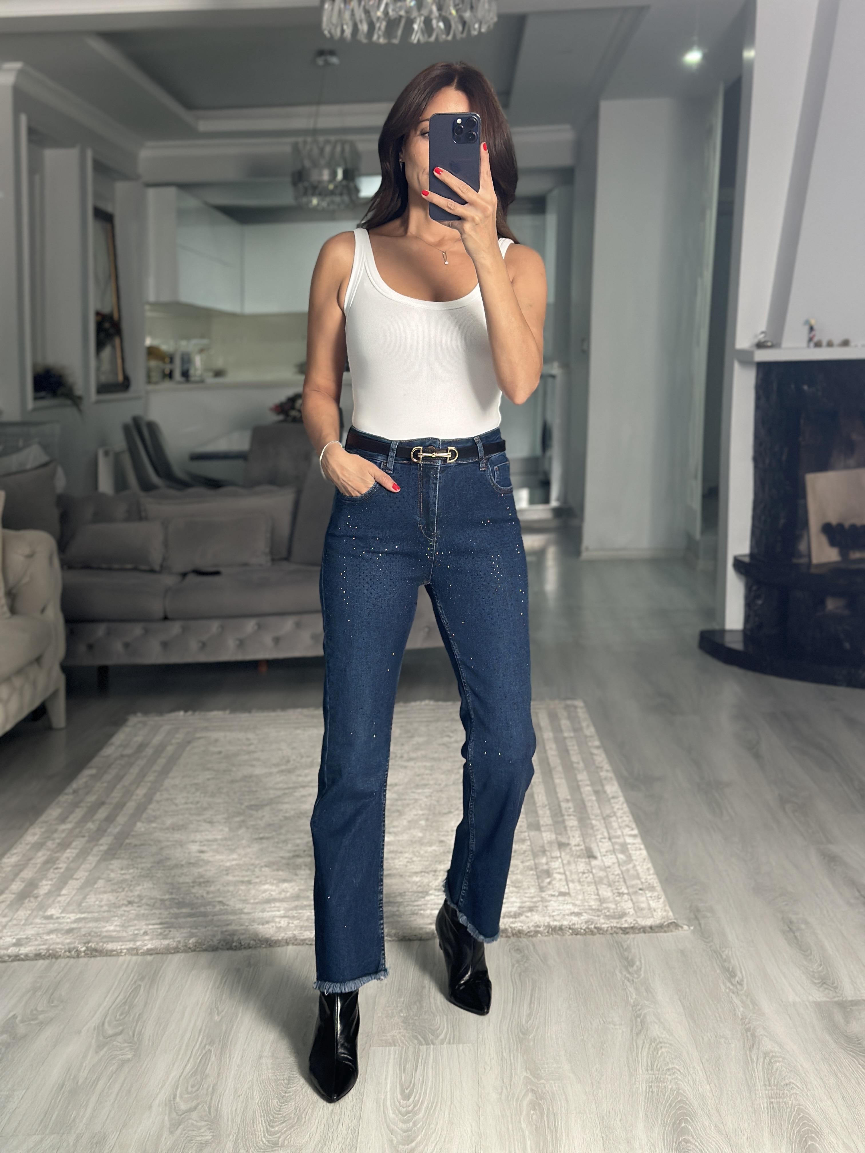 Beyaz Askılı Alttan Çıtçıtlı Kadın Bodysüit