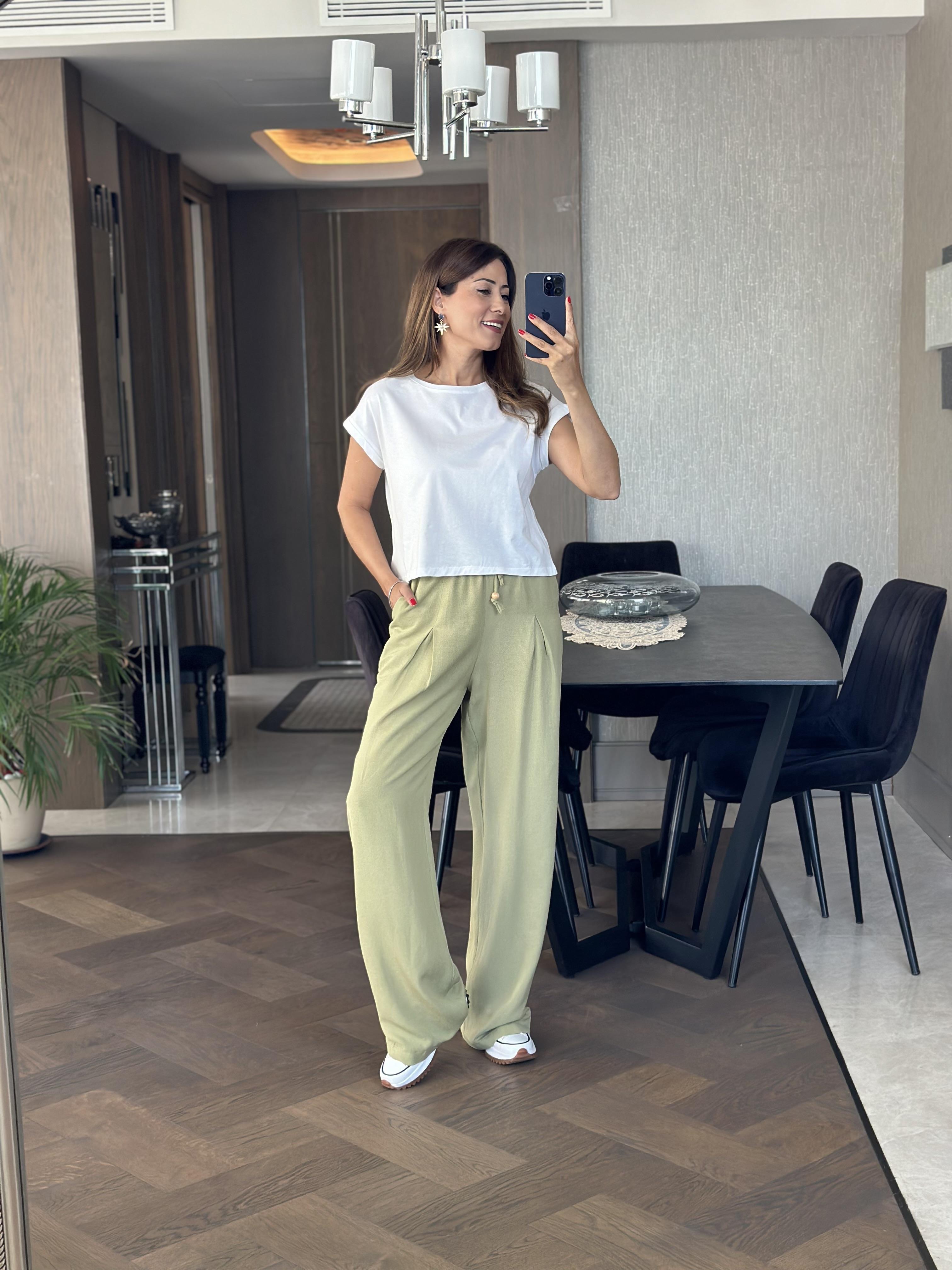 Beyaz Bisiklet Yaka Basic Top Kadın Crop T-Shirt