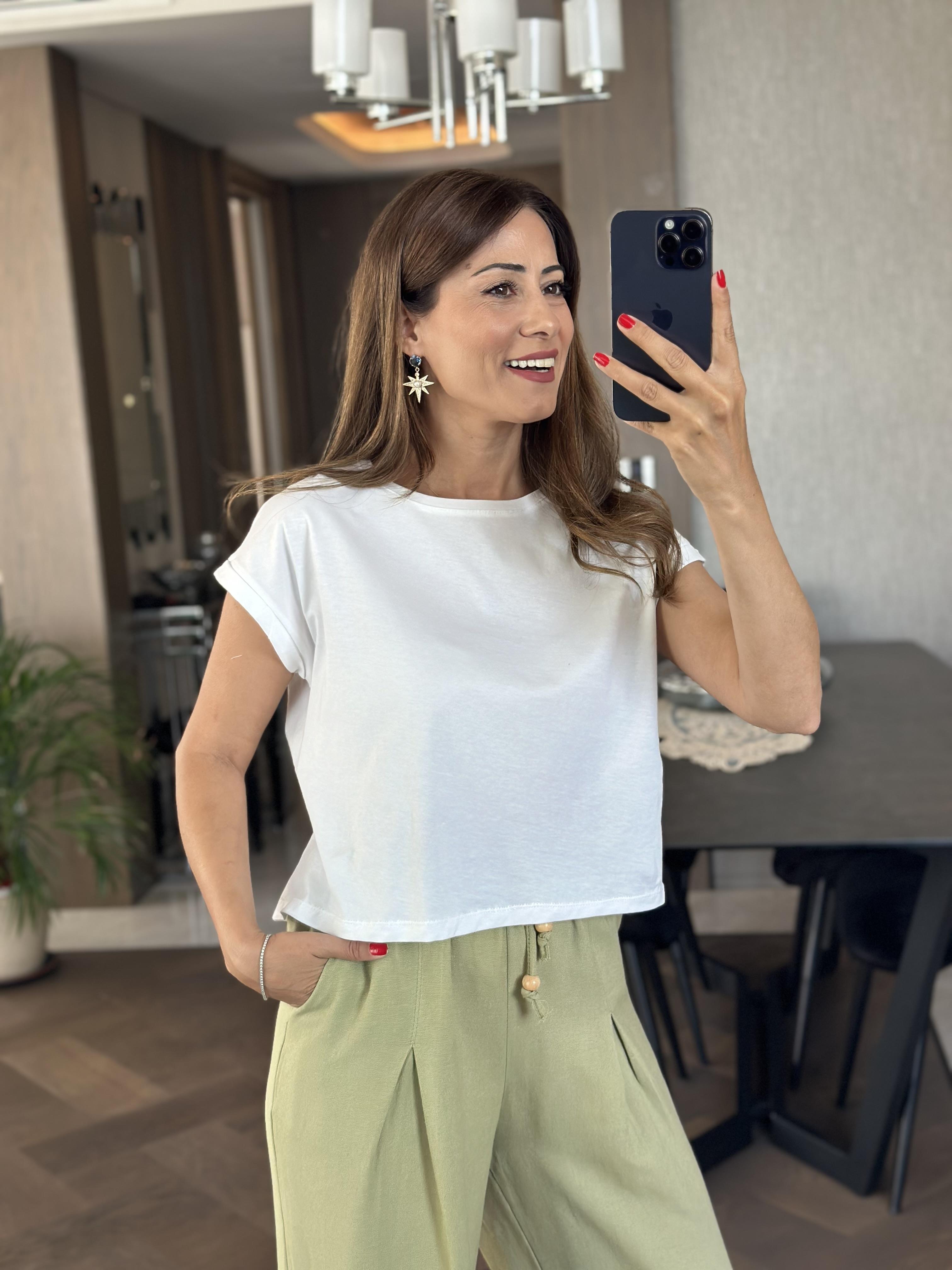 Beyaz Bisiklet Yaka Basic Top Kadın Crop T-Shirt