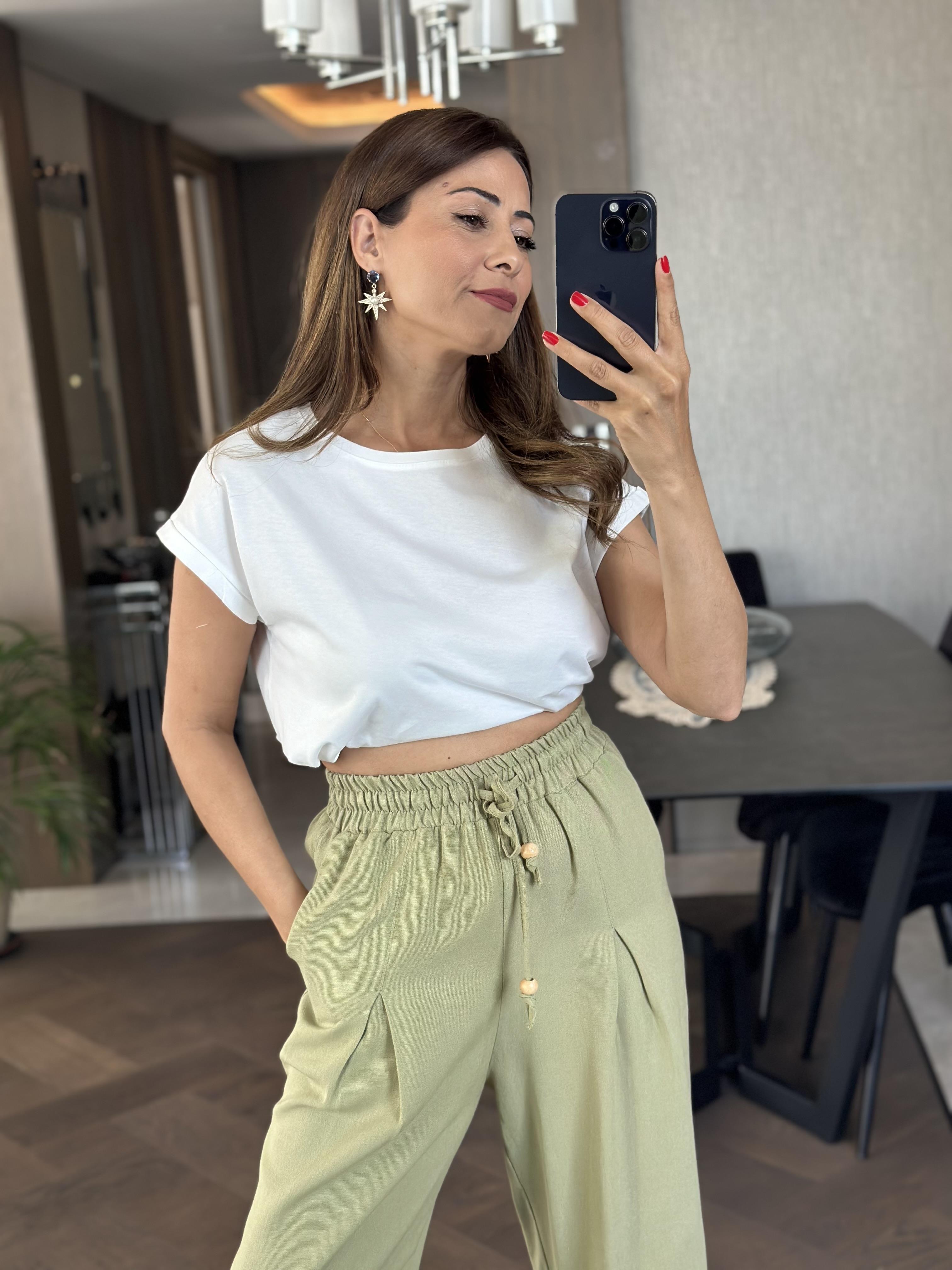Beyaz Bisiklet Yaka Basic Top Kadın Crop T-Shirt