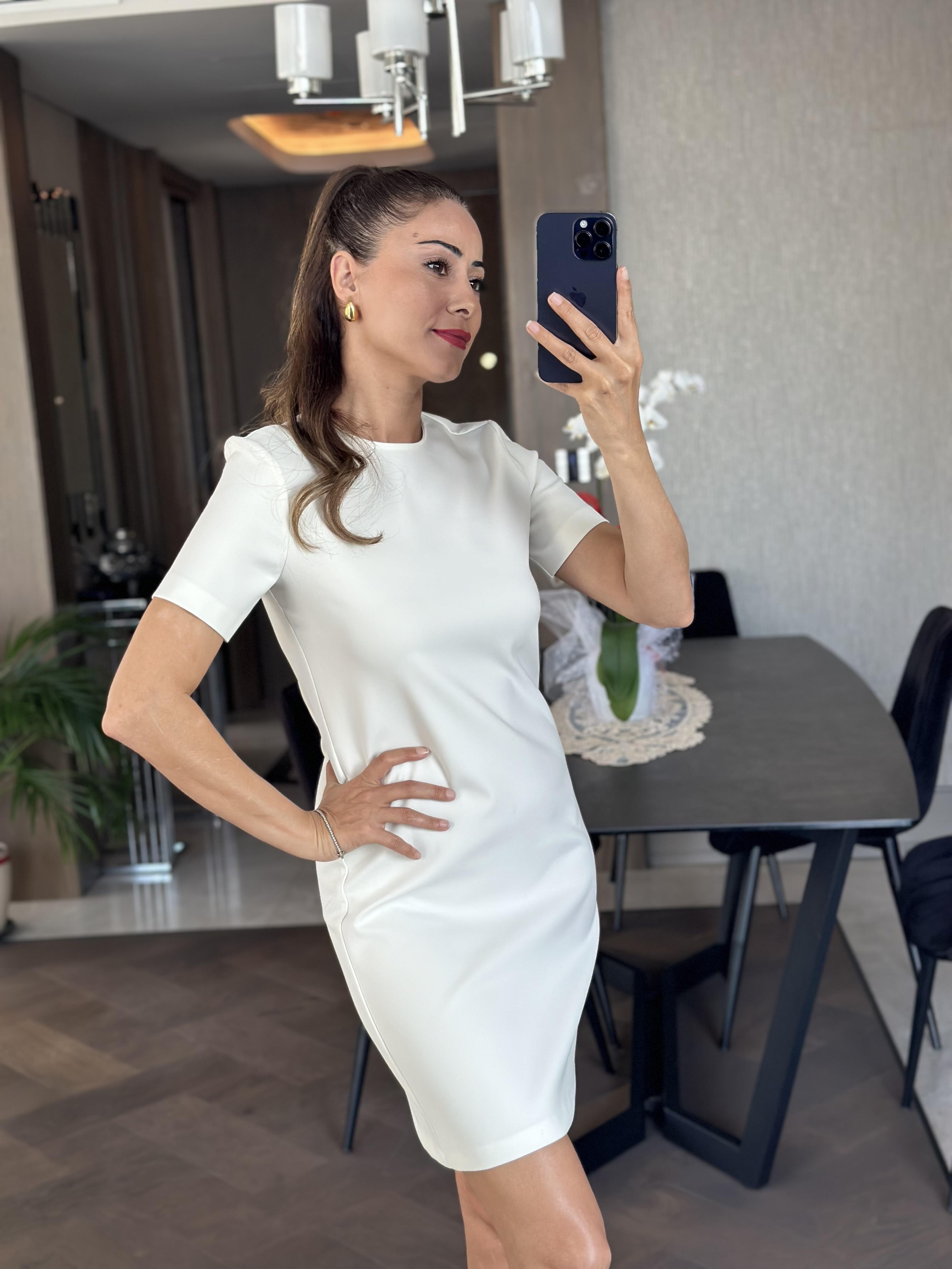 Beyaz Bisiklet Yaka Kısa Kol Sırtı Fermuarlı Atlas  Kadın Mini Elbise