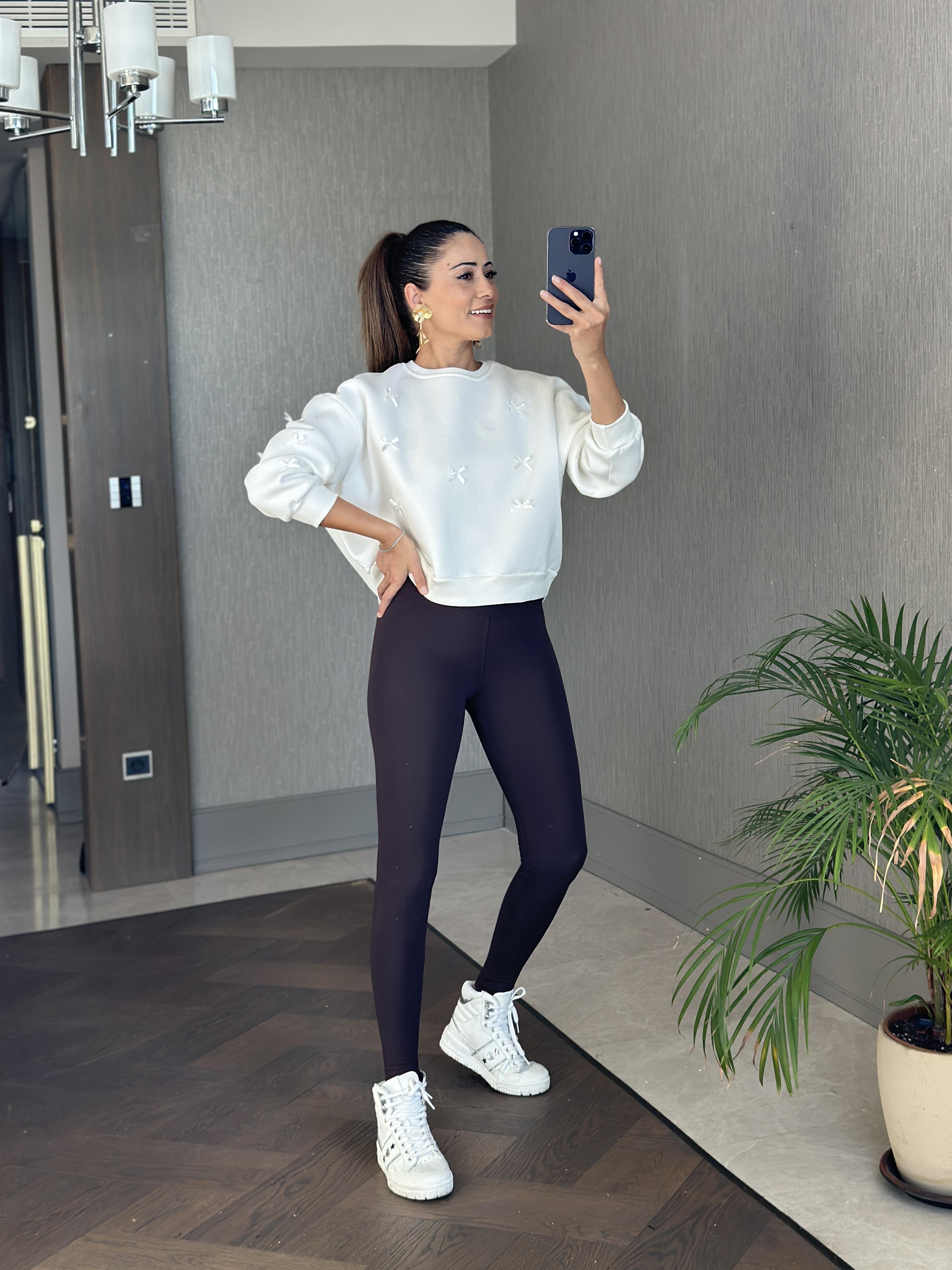 Beyaz Bisiklet Yaka Kurdele Detaylı Şardonlu Kadın Sweatshirt