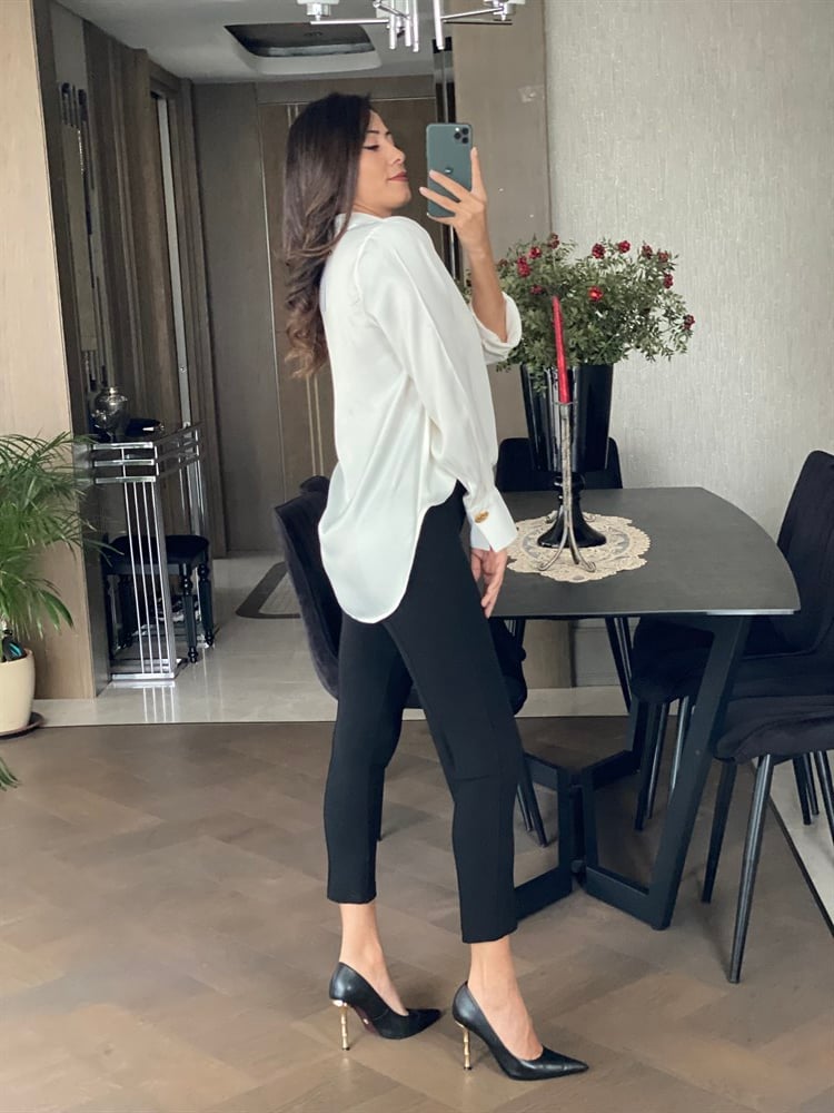 Beyaz Broş Detaylı İpek Saten Kadın Bluz